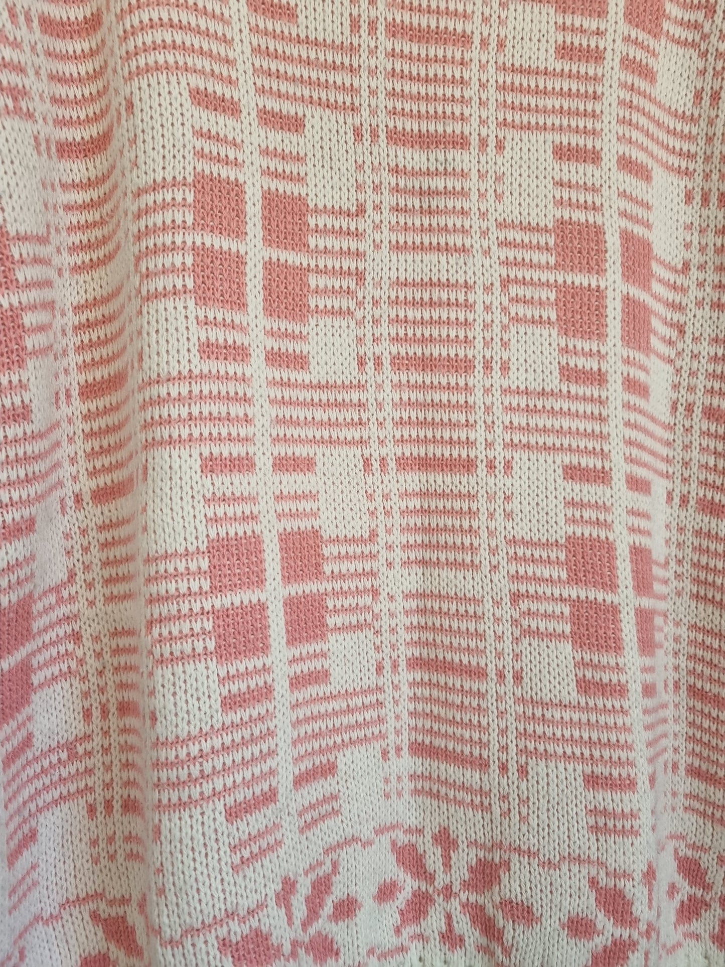 Private Eyes USA Vintage Jumper UK 16 Pink and White Geometric - Vintage Appreciation Society