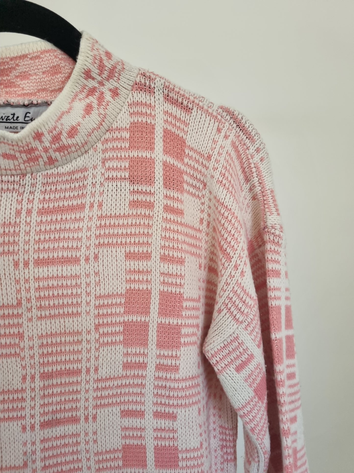 Private Eyes USA Vintage Jumper UK 16 Pink and White Geometric - Vintage Appreciation Society