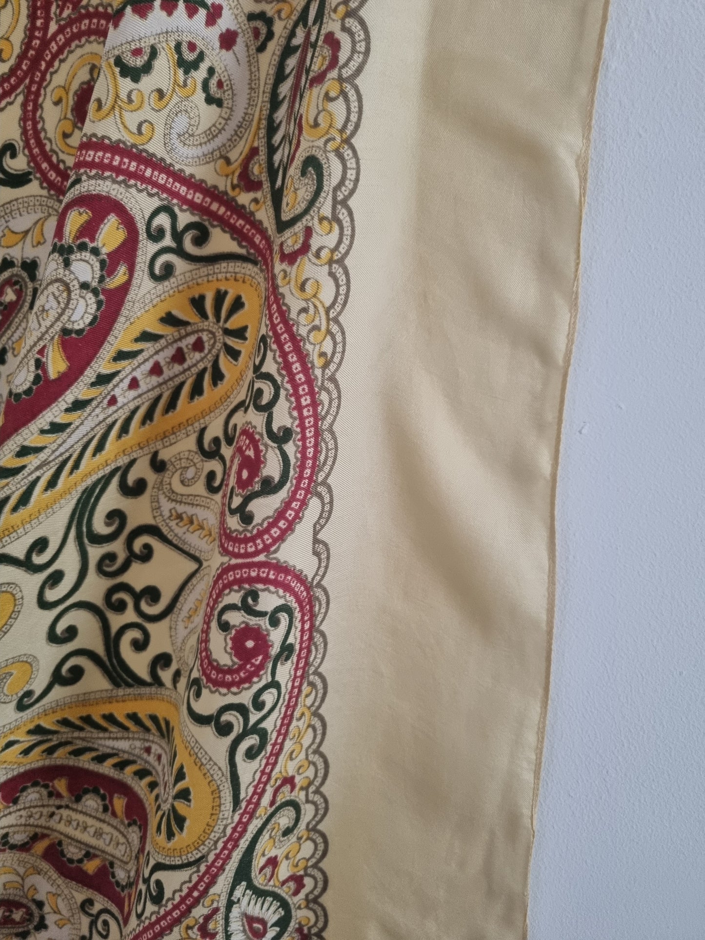Vintage Gold Paisley Print Scarf Polymix Material 87cmx87cm