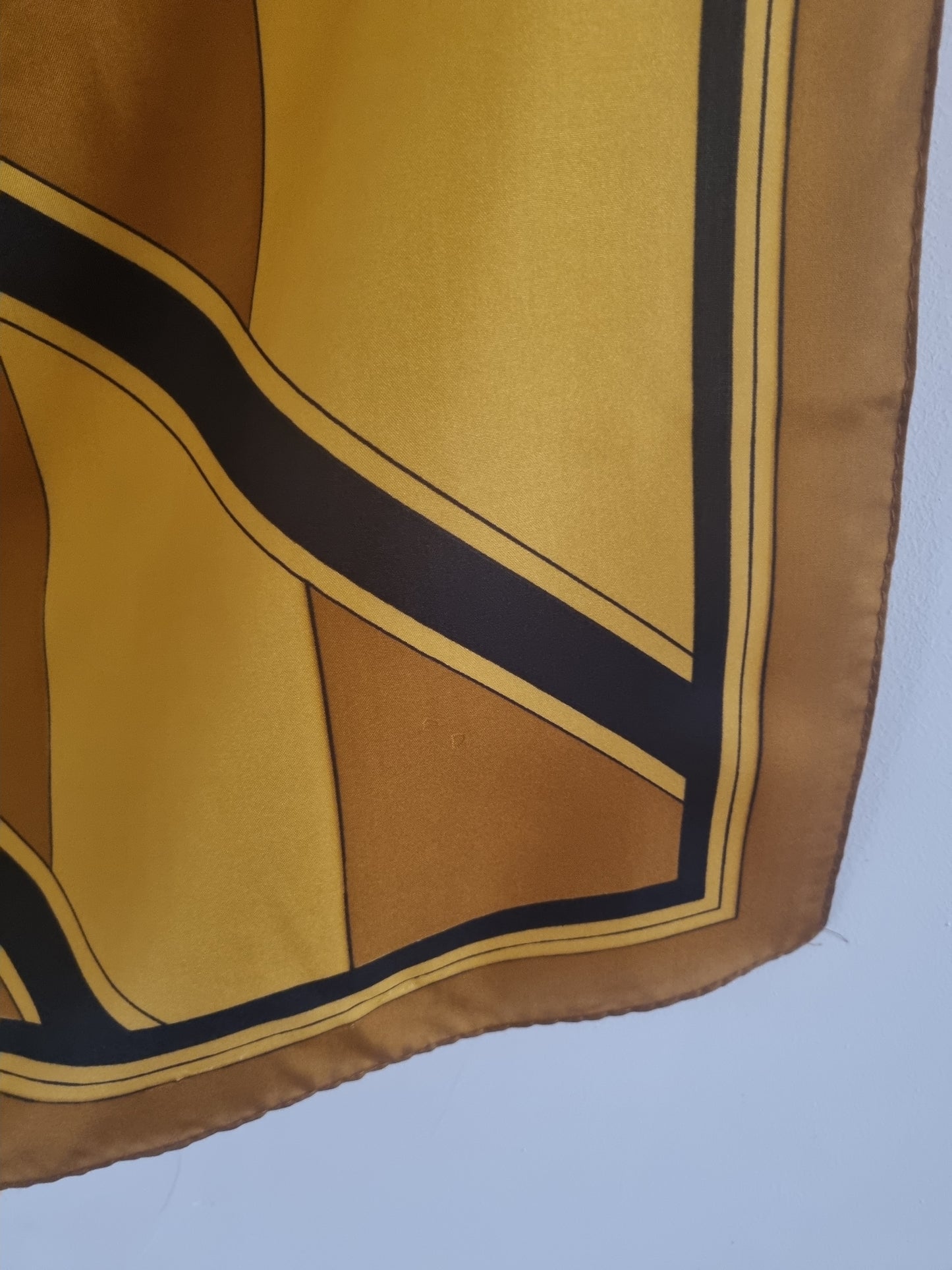 Vintage Golden Black Geometric Print Scarf 77cmx77cm