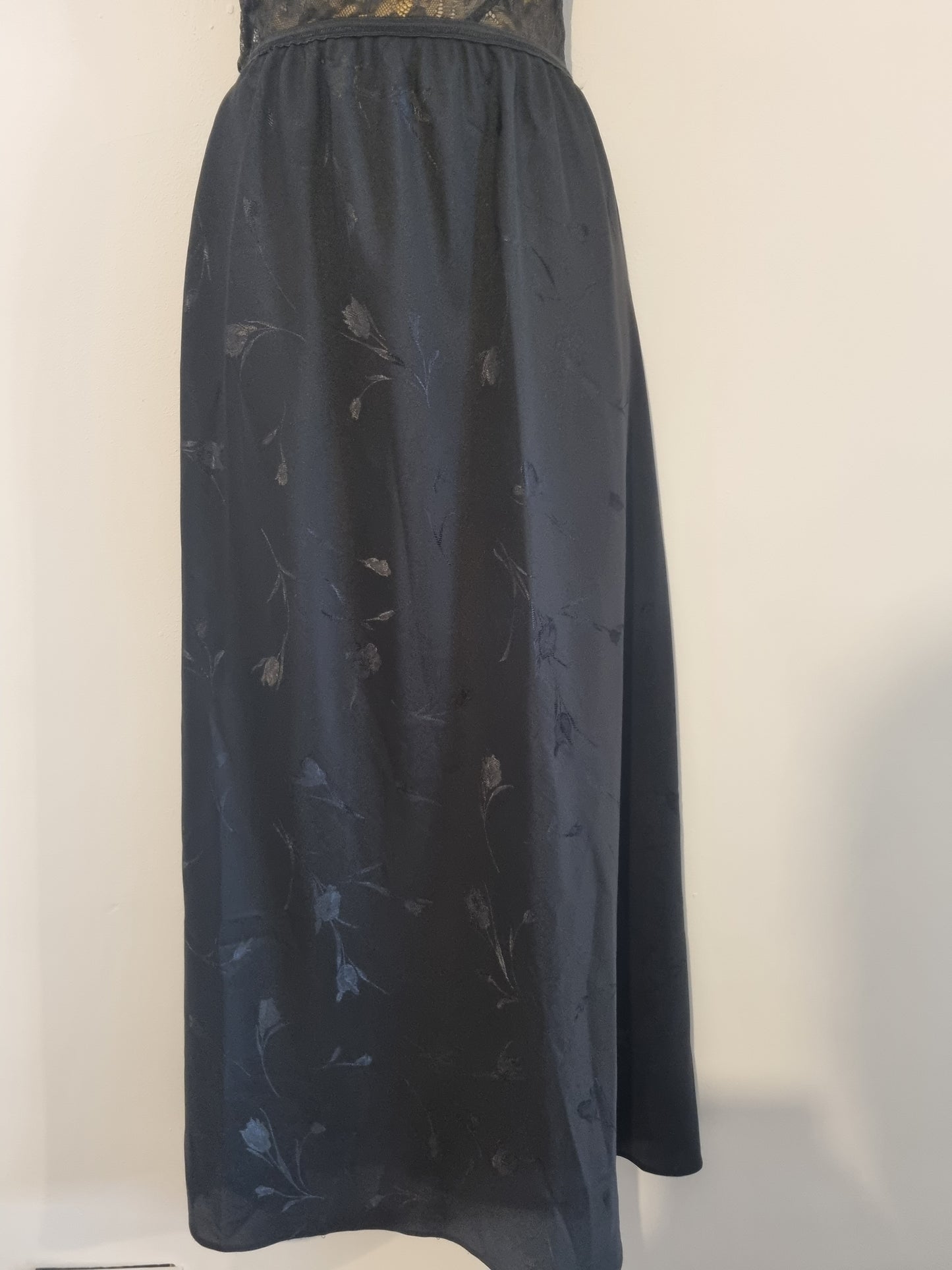 Vintage Black Midi Flower Detail Slip Skirt for Elegant Style
