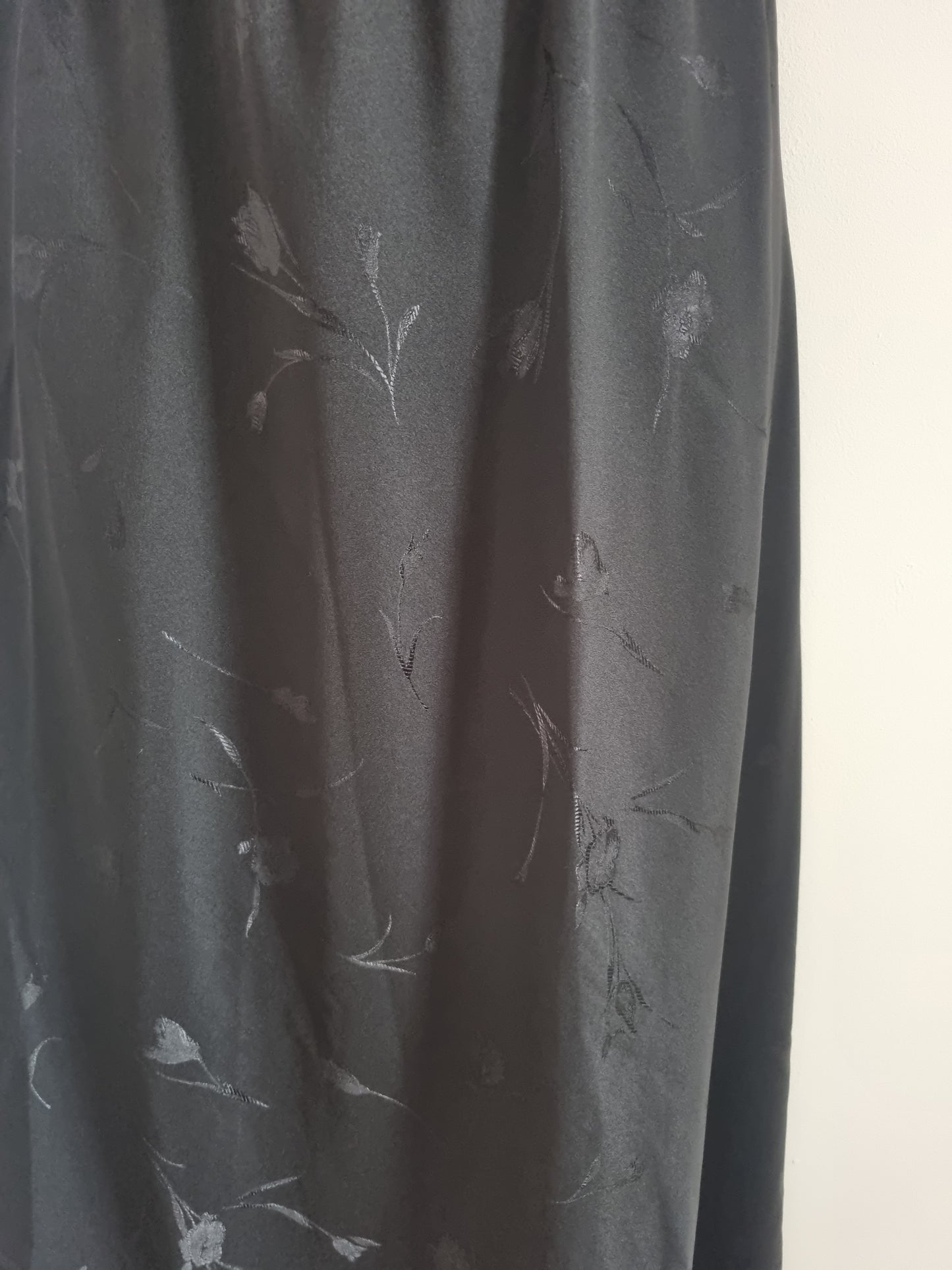 Vintage Black Midi Flower Detail Slip Skirt for Elegant Style