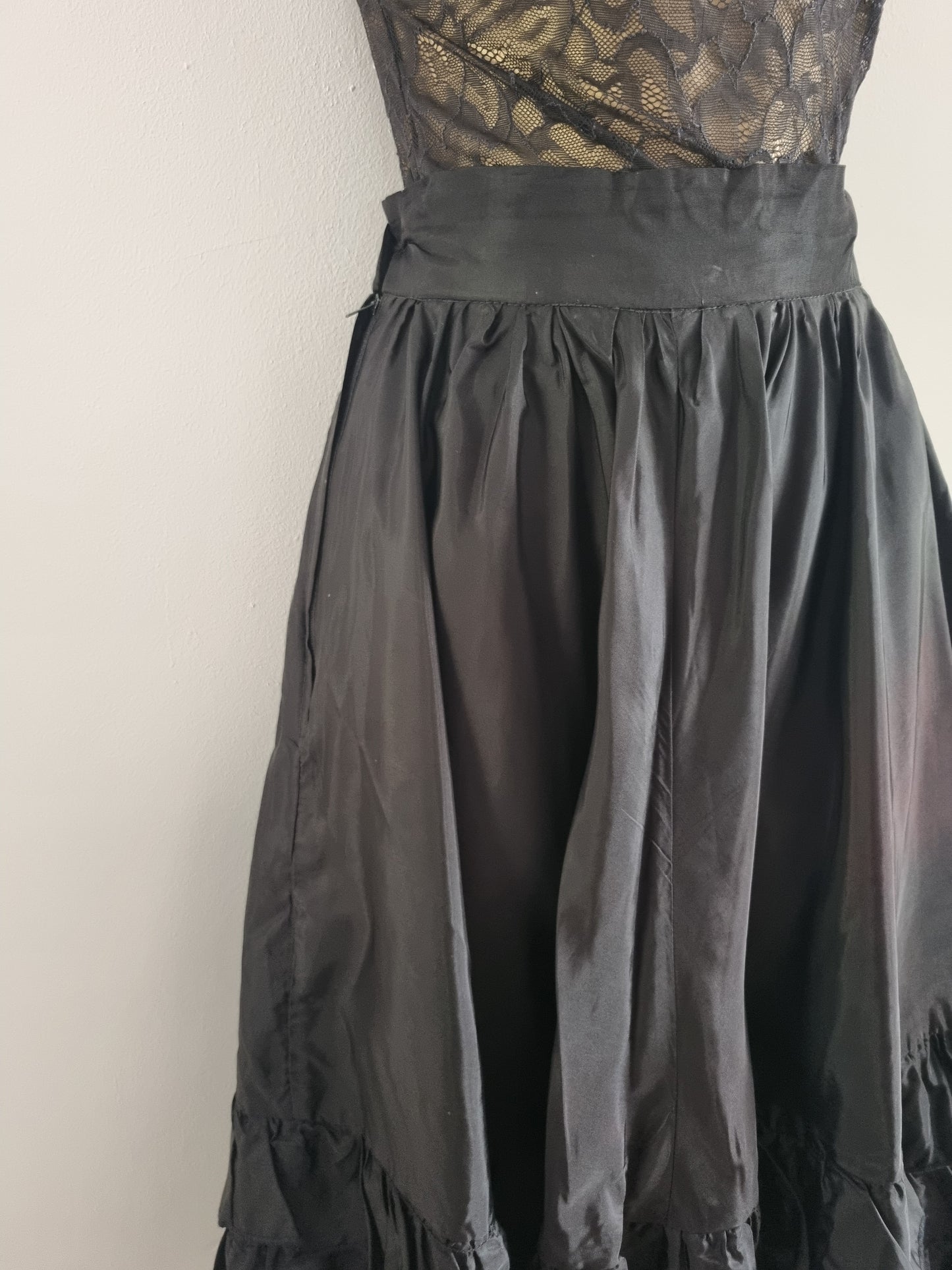 1970s Vintage Ariella Designed Skirt with Ruffle Detail - Vintage Appreciation Society