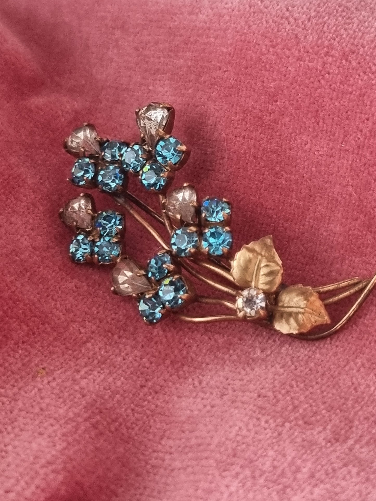Vintage Brooch Gold Tone 50s Acquamarine Austrian Glass Flower Spray Floral
