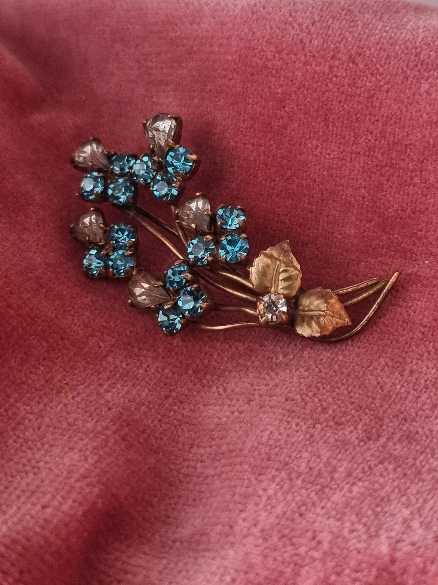 Vintage Brooch Gold Tone 50s Acquamarine Austrian Glass Flower Spray Floral