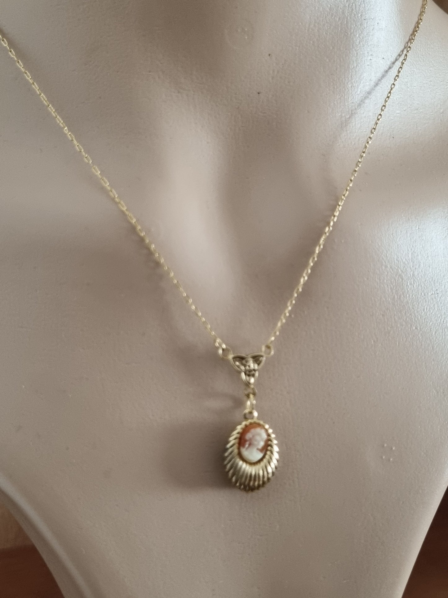 Vintage Necklace Costume Gold Tone Woman Cameo Oval Locket