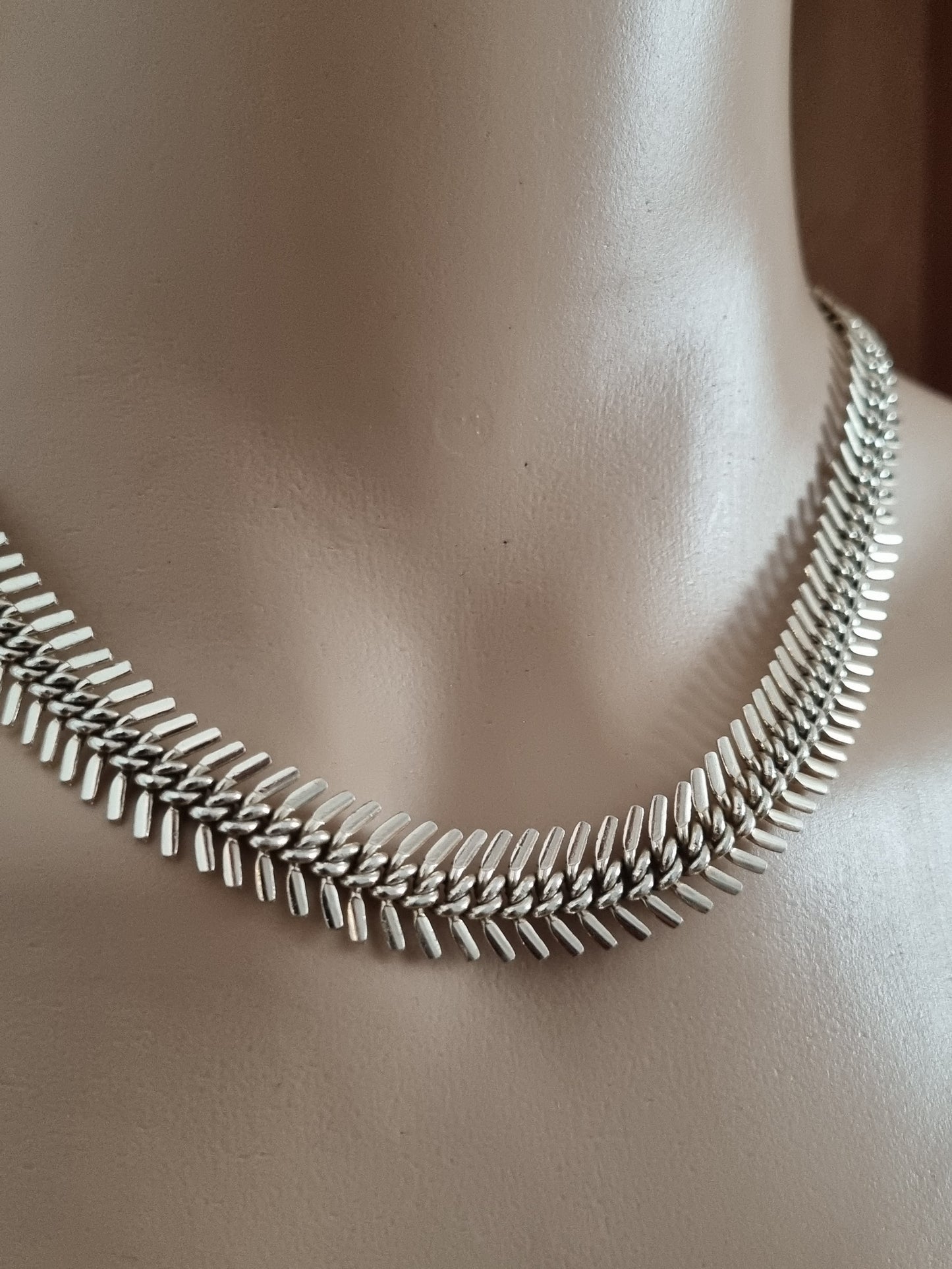 Vintage Necklace Silver Tone Wish Bone Knot Fishbone Costume Choker