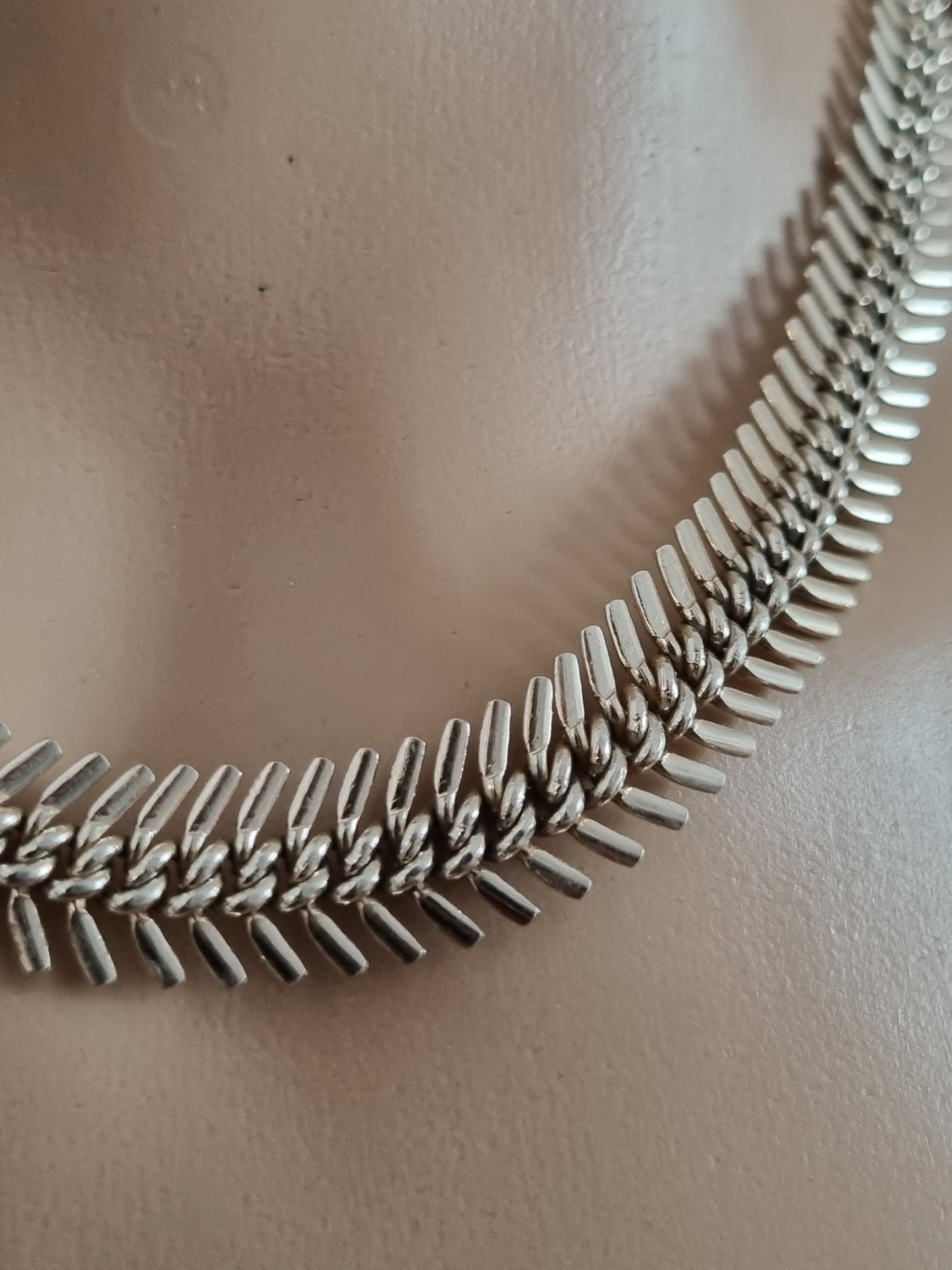 Vintage Necklace Silver Tone Wish Bone Knot Fishbone Costume Choker
