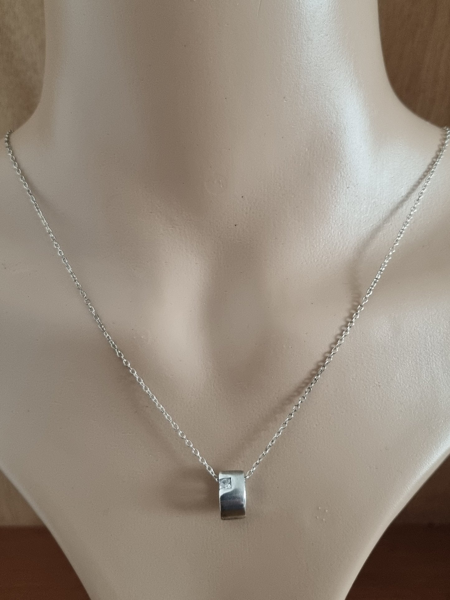 Vintage Necklace 925 Sterling Silver Single Round Pendant