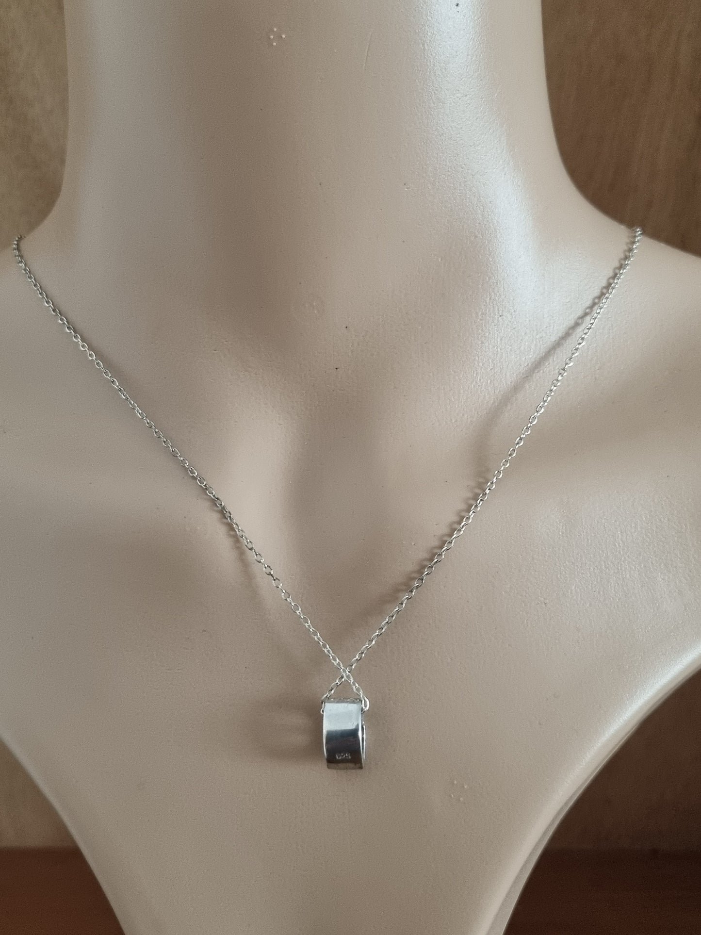 Vintage Necklace 925 Sterling Silver Single Round Pendant
