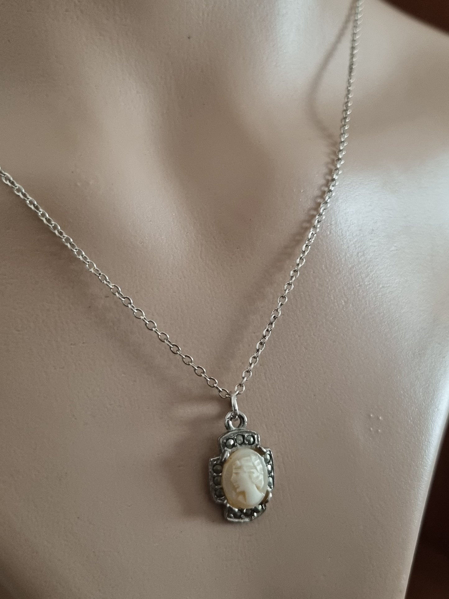 Vintage Necklace 925 Sterling Silver Chain Pale Peach Cameo with Marcasite Pendant