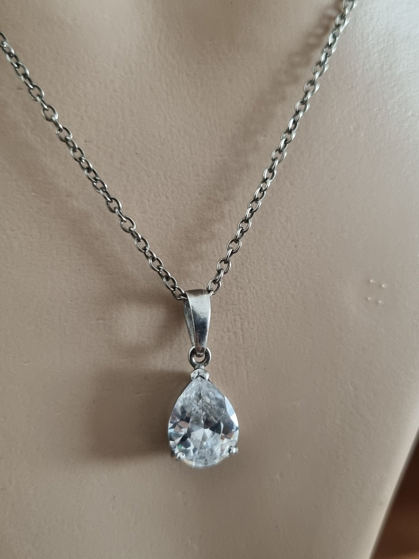 Vintage Necklace 925 Sterling Silver Cubic Zirconia Single Drop Pear Pendant. Costume Chain