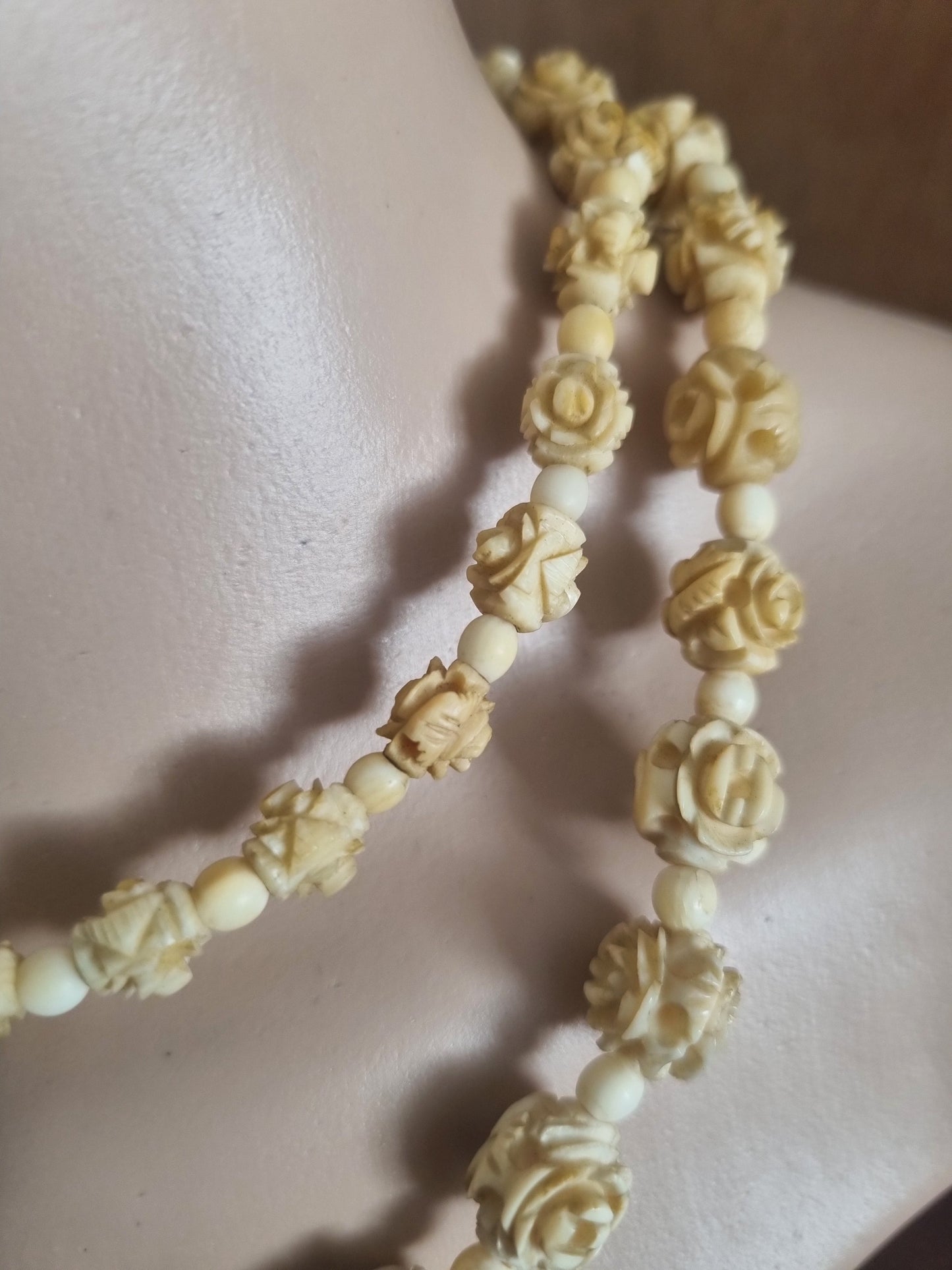 Vintage Necklace Art Deco 1930s Long Carved Celluloid Patina Natural Colour