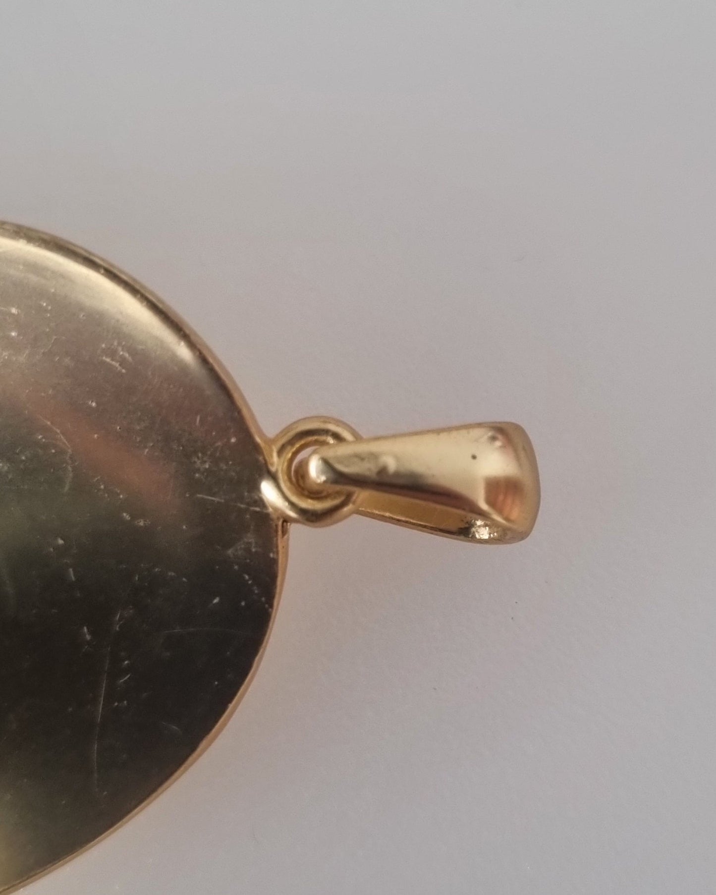 Vintage Pendant Charm Gold Tone Oval Circle Shape
