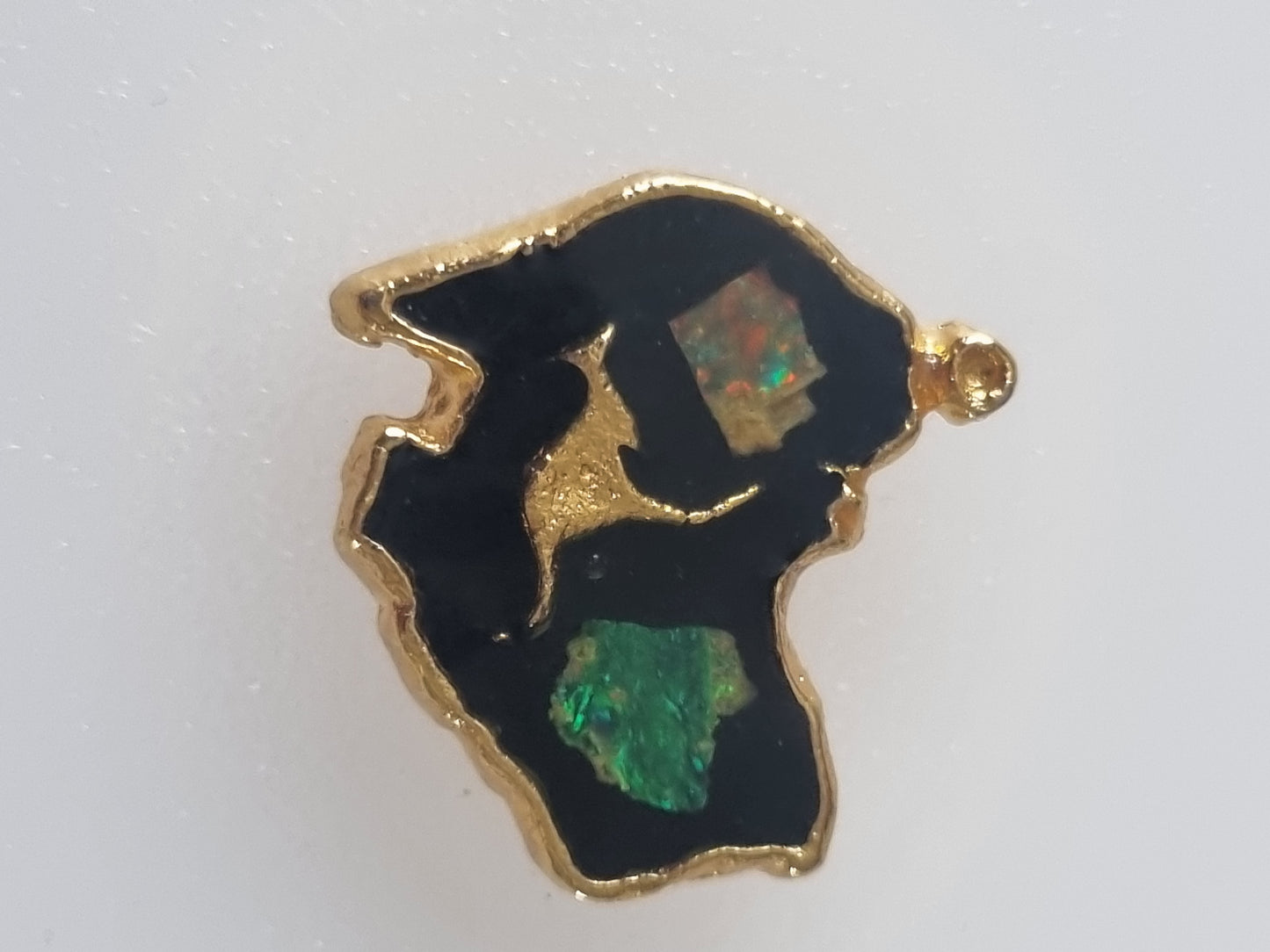 Vintage Charm 1970s Australian Map Gold Tone Black Enamel Kangaroo