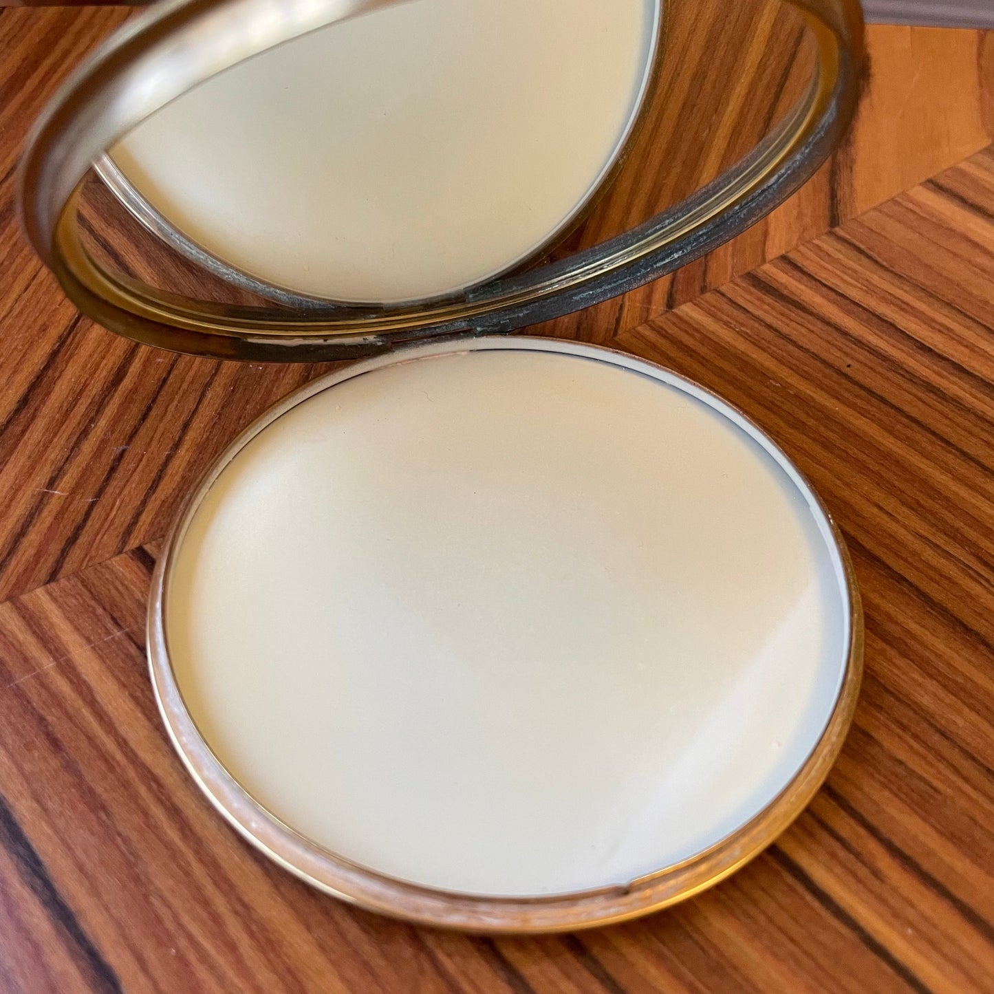 Compact Vintage Large Floral Pattern Gold Tone Metal Powder Compact