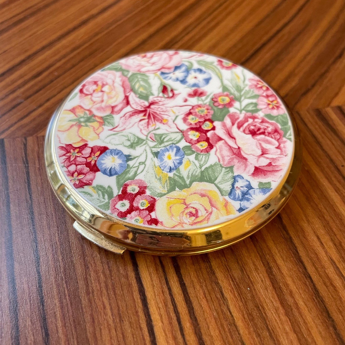 Compact Vintage Stratton England Floral Rose Garden Gold Tone Metal Powder Compact with Mirror