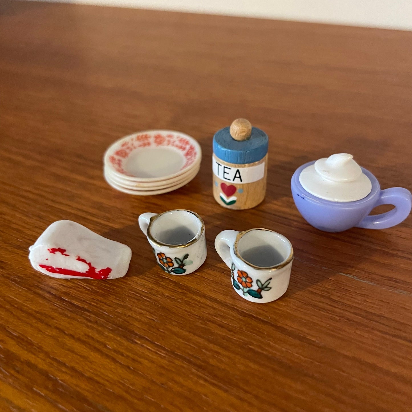 Dolls House Furniture Tea Kitchen Job Lot Cups and Saucers