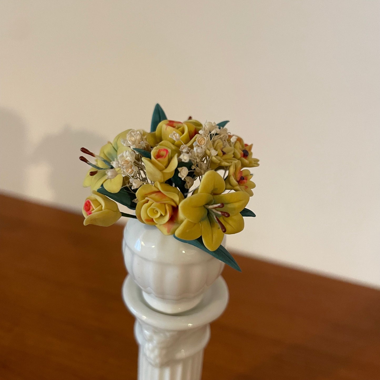 Dolls House Vintage White Porcelain Flower Vase with Columns