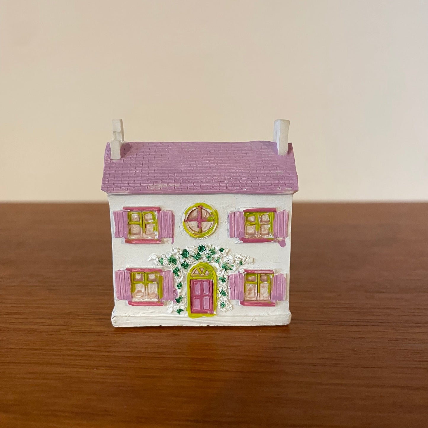 Dolls House Furniture Ceramic White and Pink Vintage Charm
