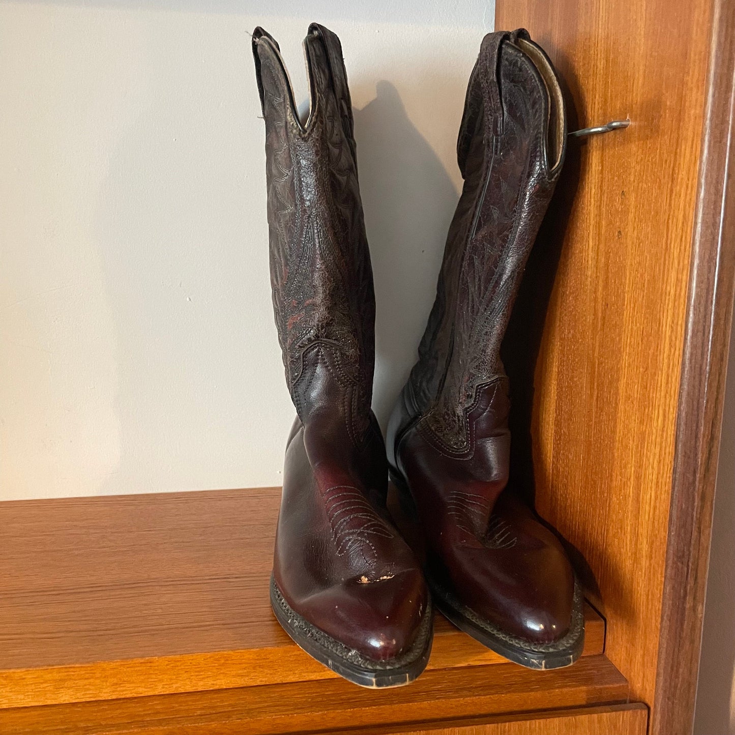 Cowboy Boots Vintage Burgundy Red Oxblood Pointed Toe Design