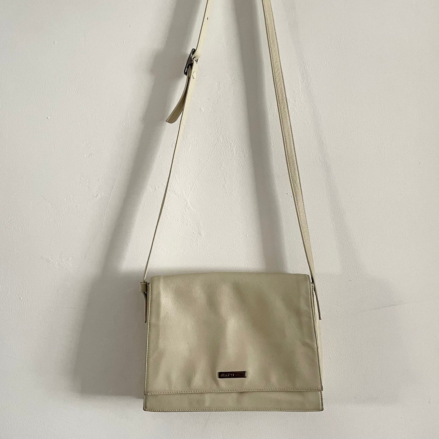 Vintage Bag Cream Tula Leather Three Compartment Shoulder Bag