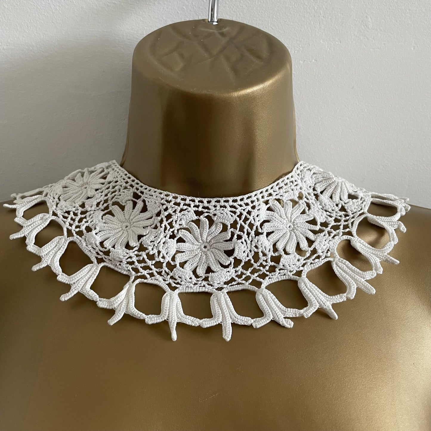 Collar Antique Irish Crochet Cotton Floral round lace white collar