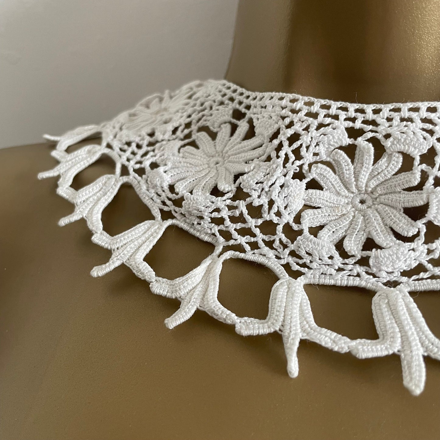 Collar Antique Irish Crochet Cotton Floral round lace white collar