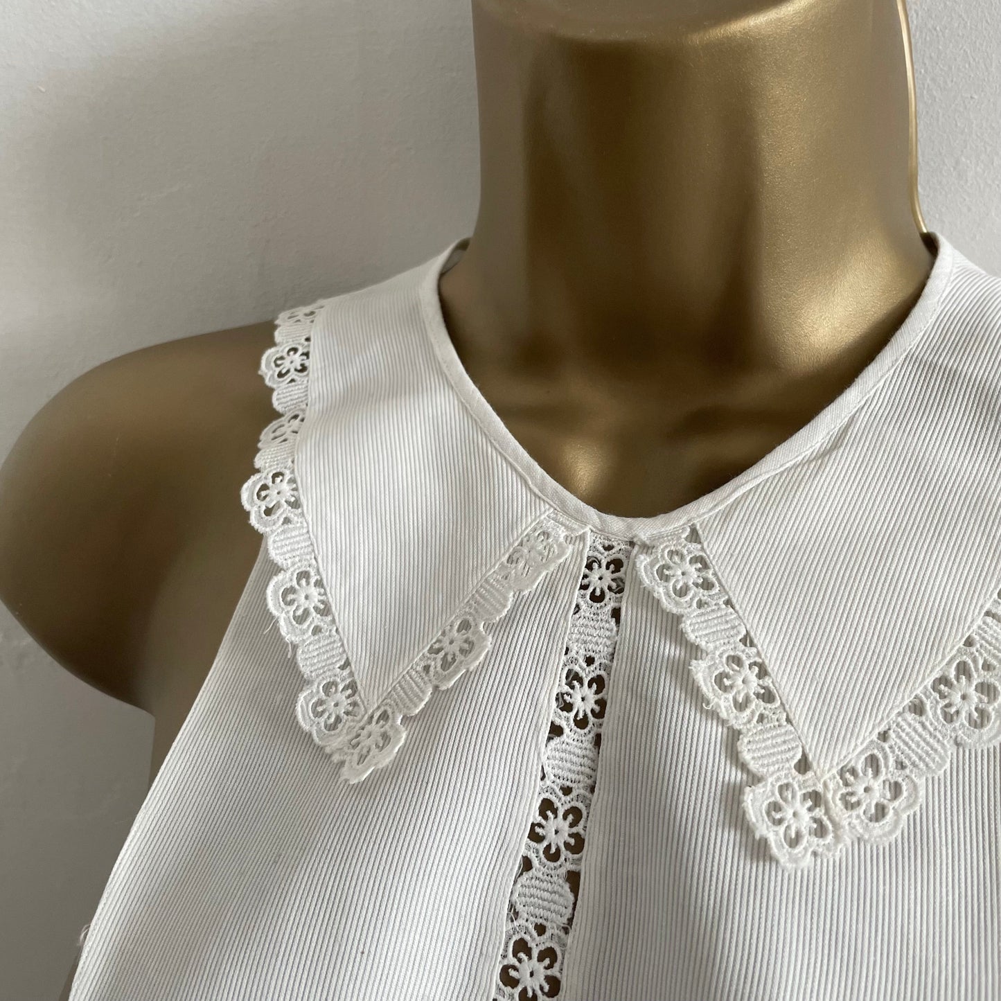 Collar Antique White cotton floral lace vintage faux pinted collar and bib. Half Shirt
