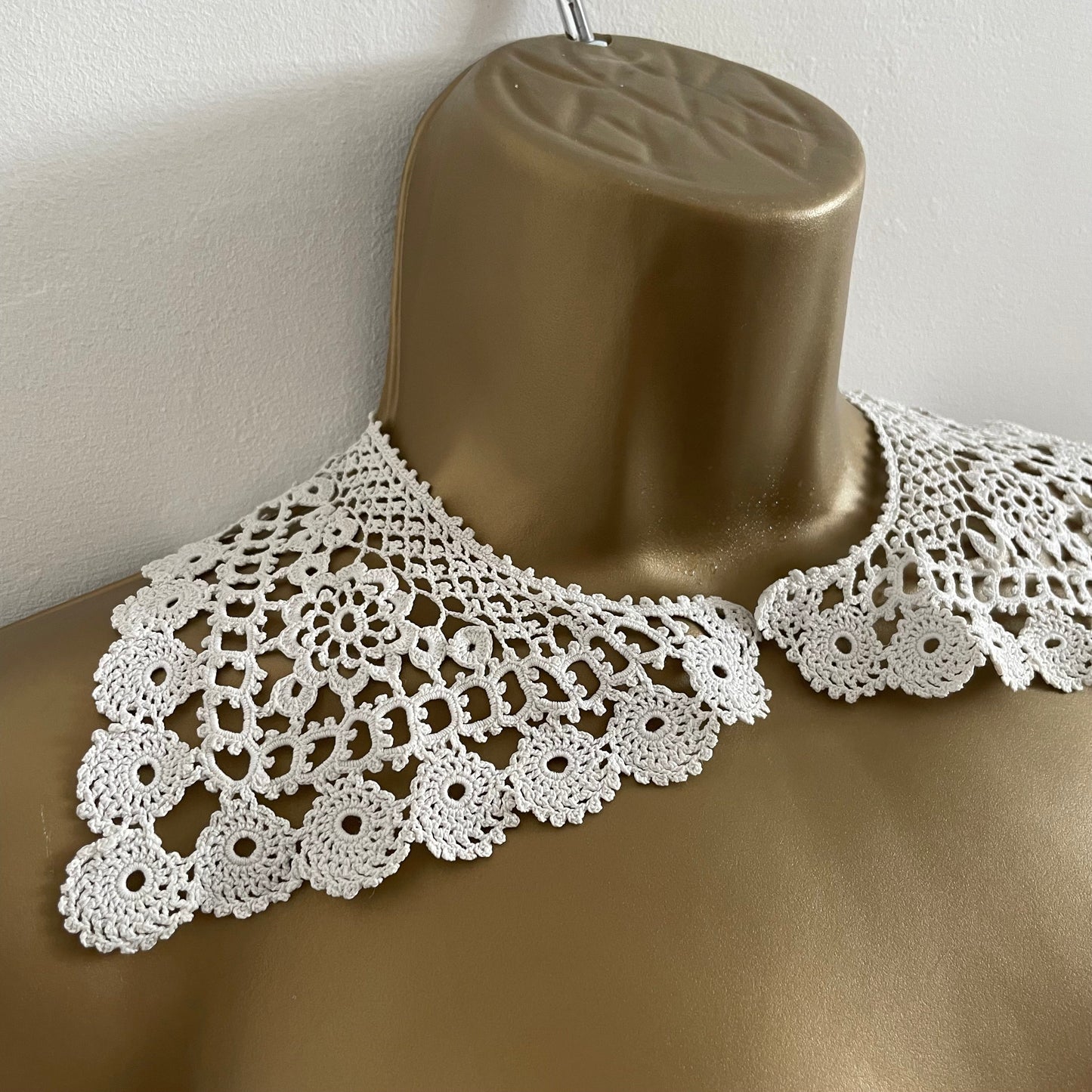 Collar Antique Vintage Hand Crocheted Eyelet White Accessory