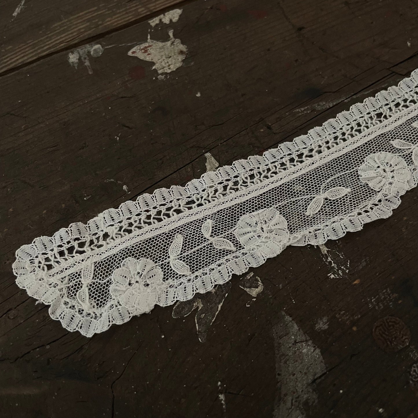Antique Small Handmade Lace Floral Detail Collar Cuff