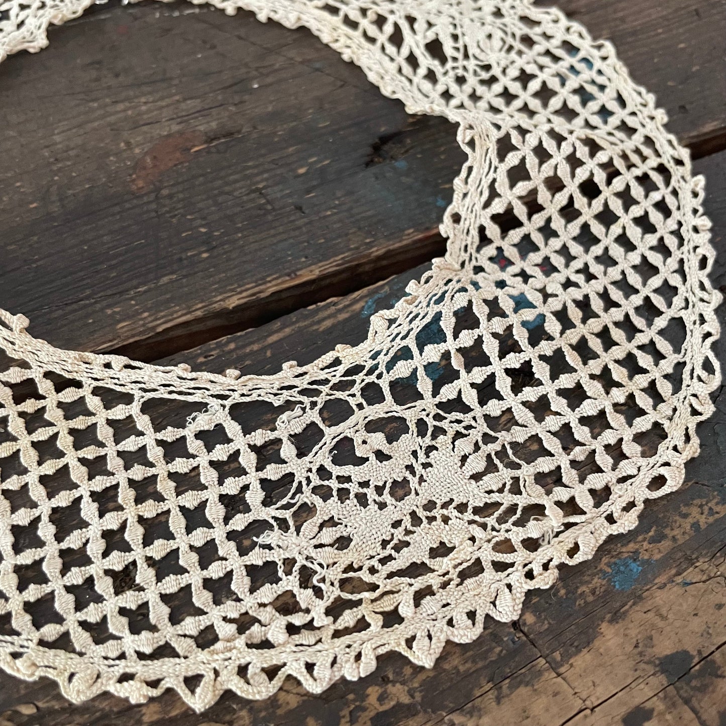 Collar Antique Cream round hand crocheted collar with floral detail