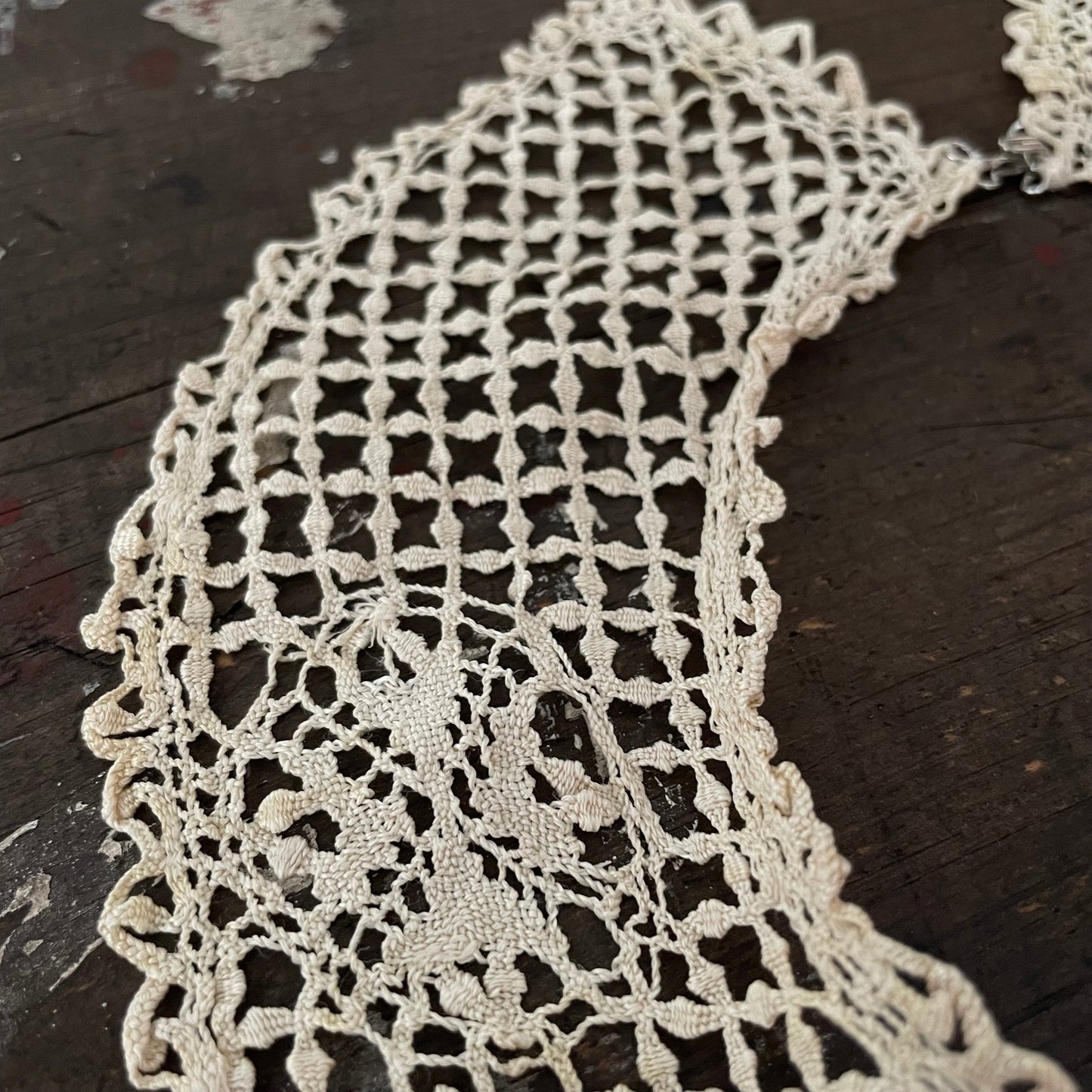 Collar Antique Cream round hand crocheted collar with floral detail