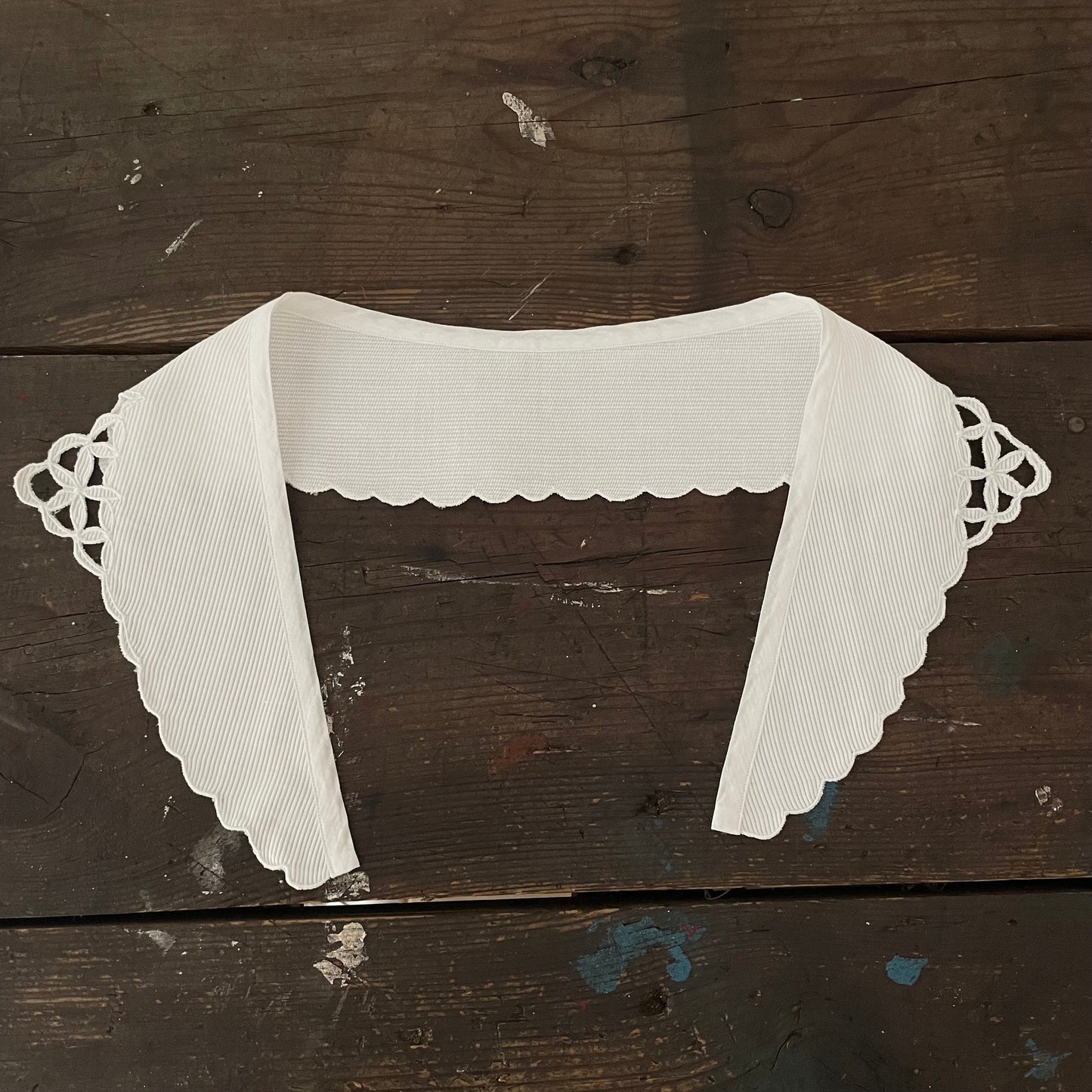 Collar Antique White ribbed cotton pointed scalloped scollar