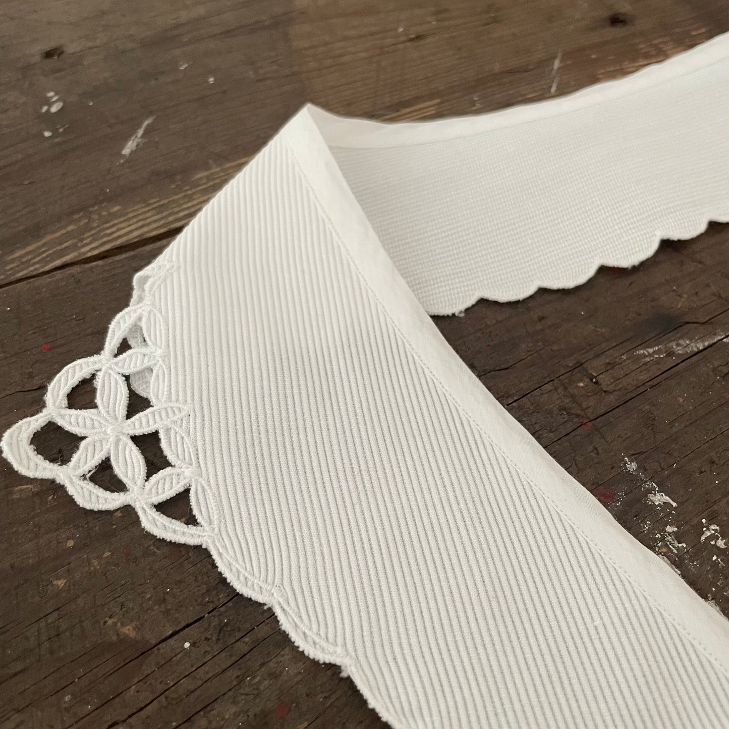Collar Antique White ribbed cotton pointed scalloped scollar