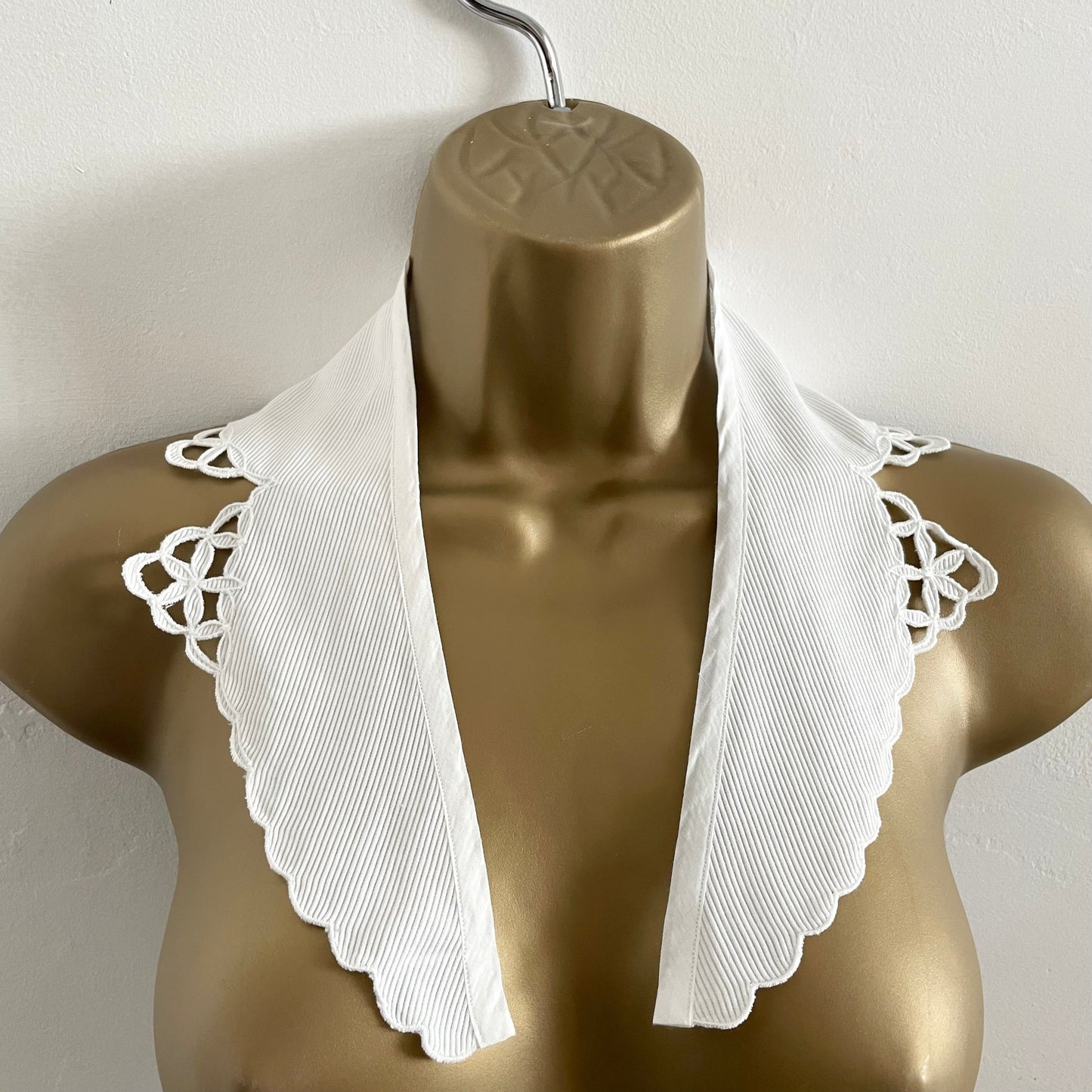 Collar Antique White ribbed cotton pointed scalloped scollar
