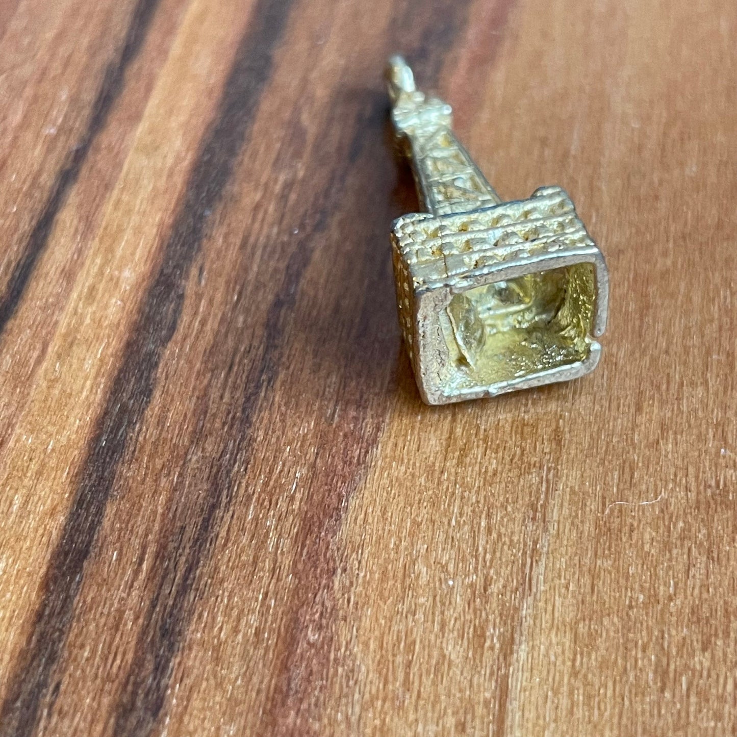 Pendant Vintage Gold Black Pool Tower Charm Pendant 9ct Gold