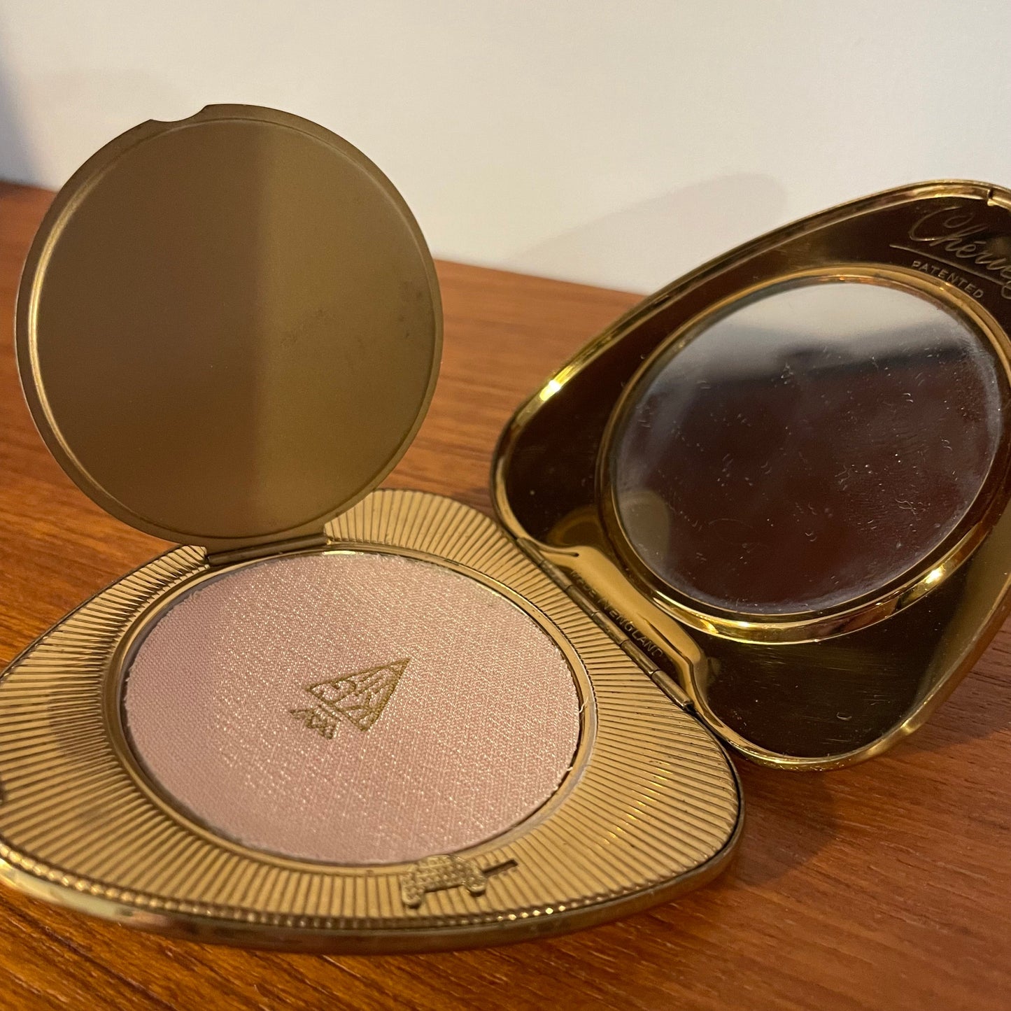 Compact Vintage Kigu Heart Shaped Gold Tone Patterned with Mirror Intact