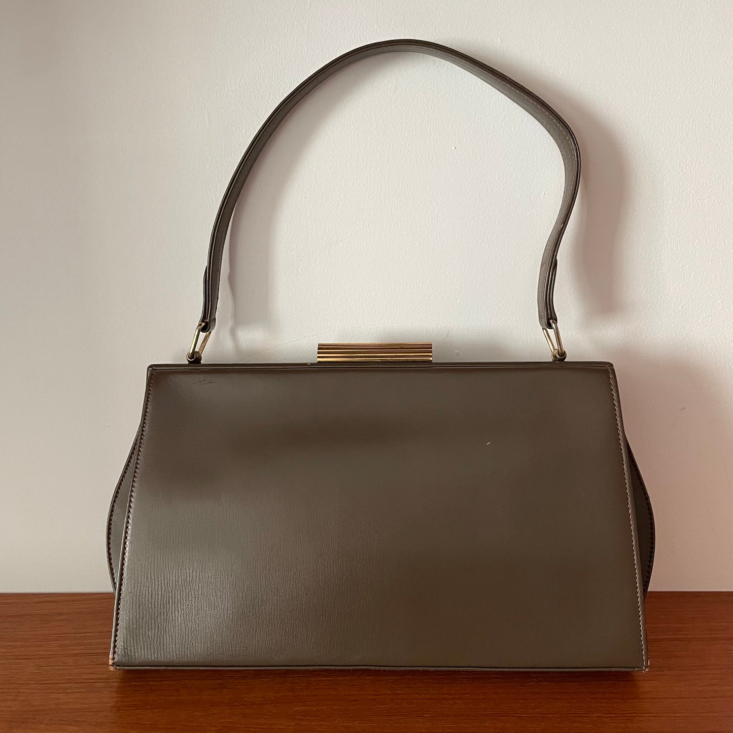 1950s Brown Leather Waldybag with Pink Lining in Like New Condition