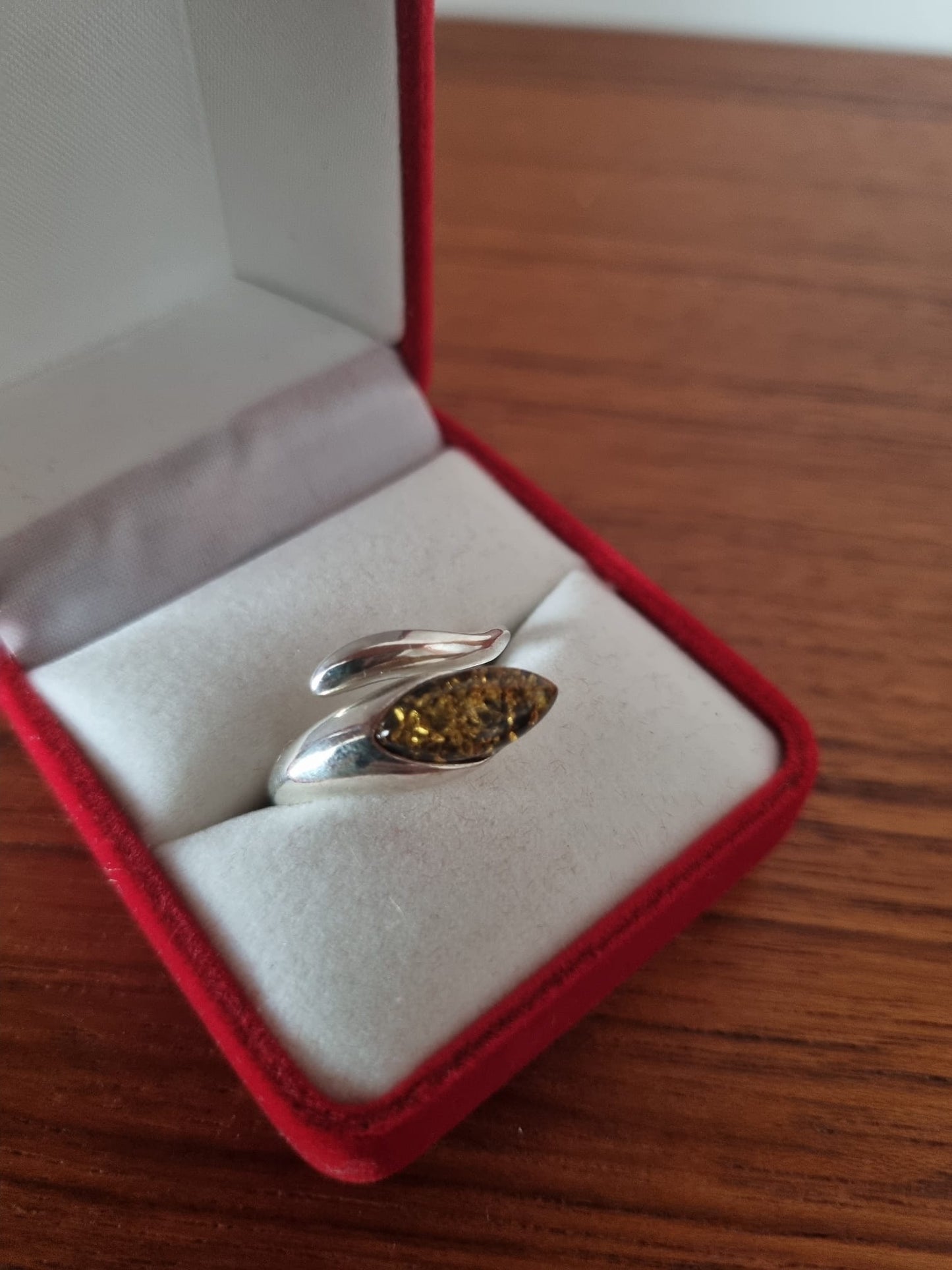 Ring Antique Vintage Baltic amber and sterling silver crossover open ring, stamped 925