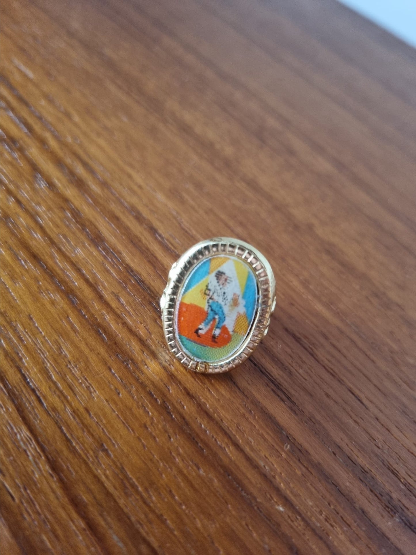 Ring Antique Vintage 1950's Gold Tone Holographic Gumball baseball character ring. Adjustable size