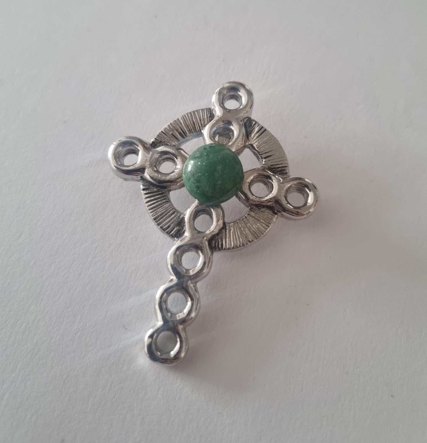 Vintage Signed Spectrum Scotland Green Stone Celtic Cross Pendant