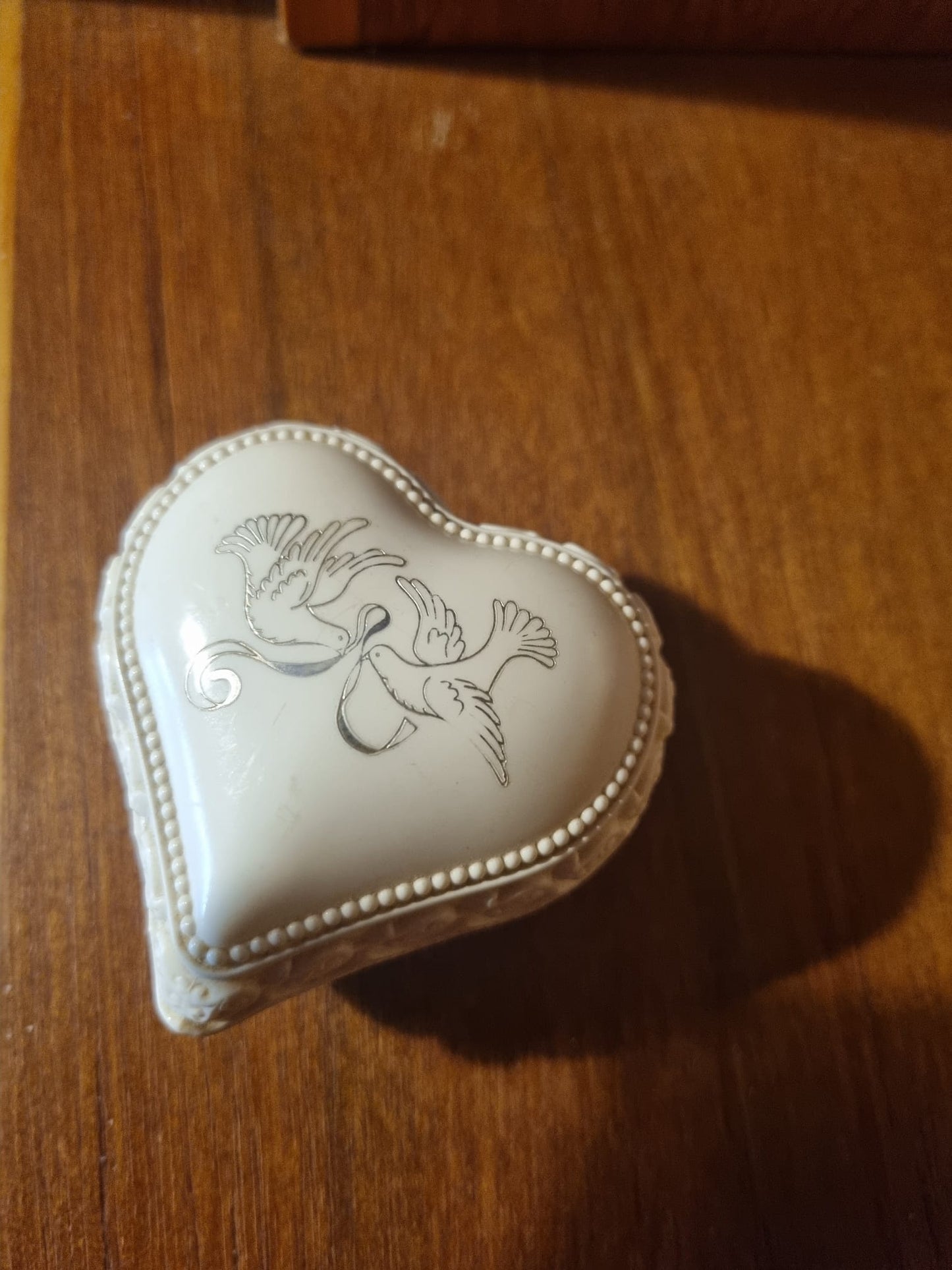 Vintage Avon Heart Scent Milk Glass Cream Sachet Empty Collectable