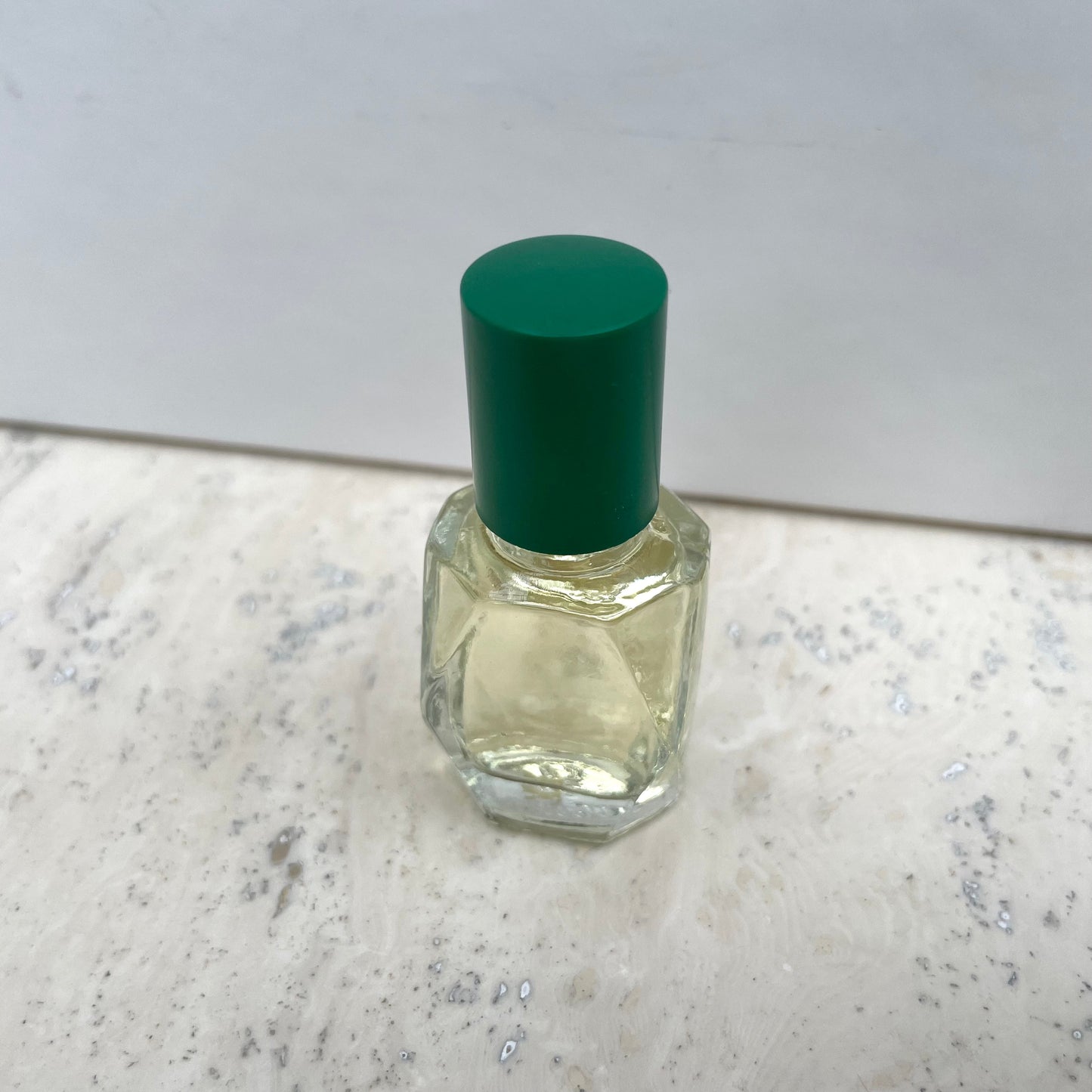 Vintage Avon Weekend Aftershave Apres Rasage Bottle. 10ml. U2670. Full. Green Lid.