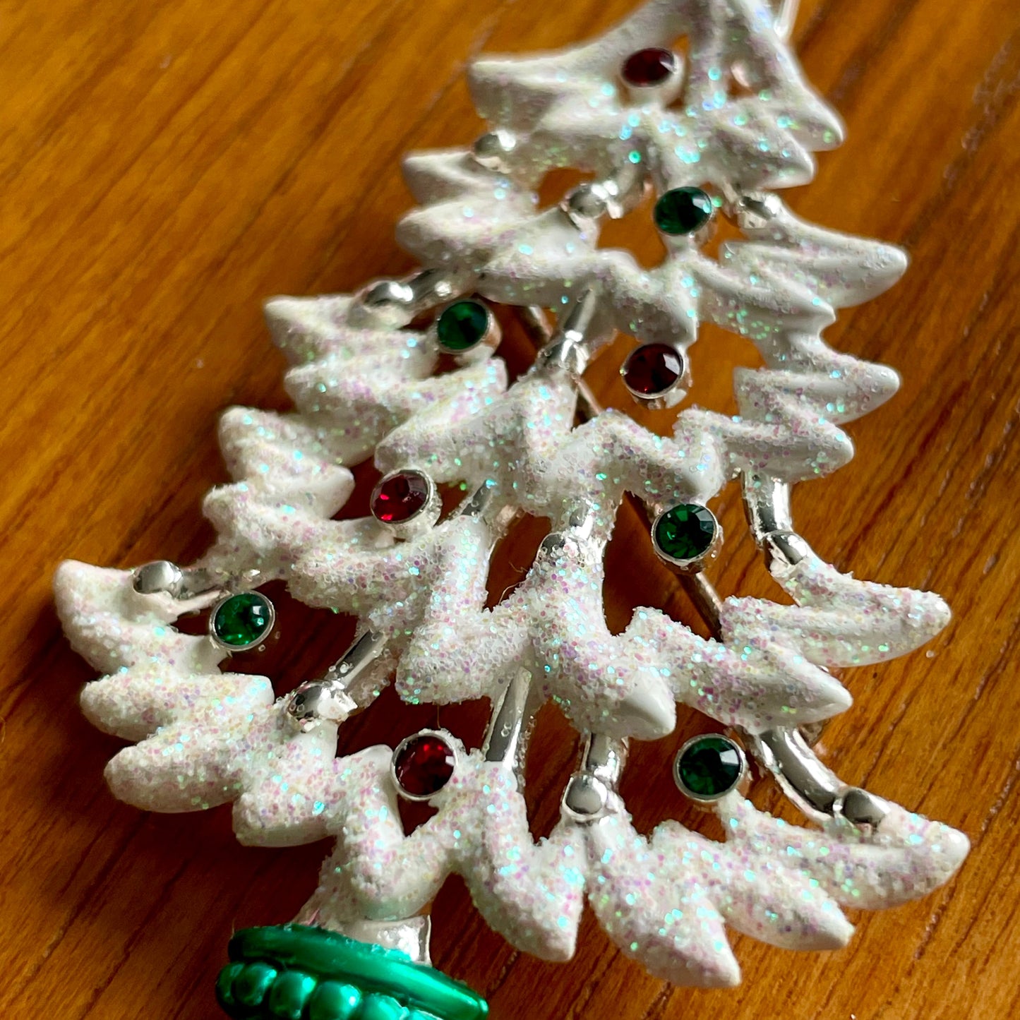 Vintage White Sparkly Christmas Tree Brooch for Festive Style