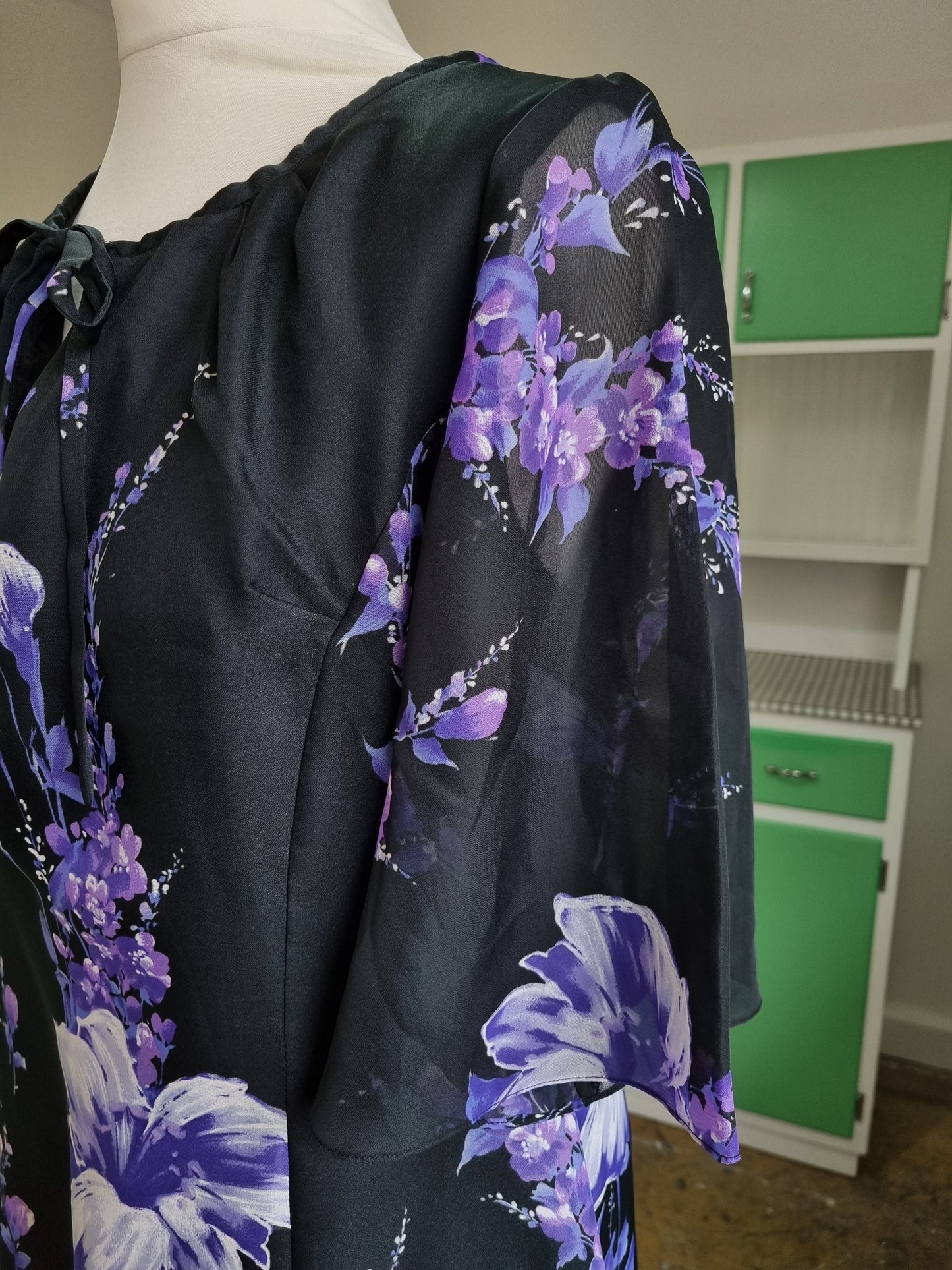 Cop Lady Vintage Romantic Black and Purple Floaty Floral Dress UK 16