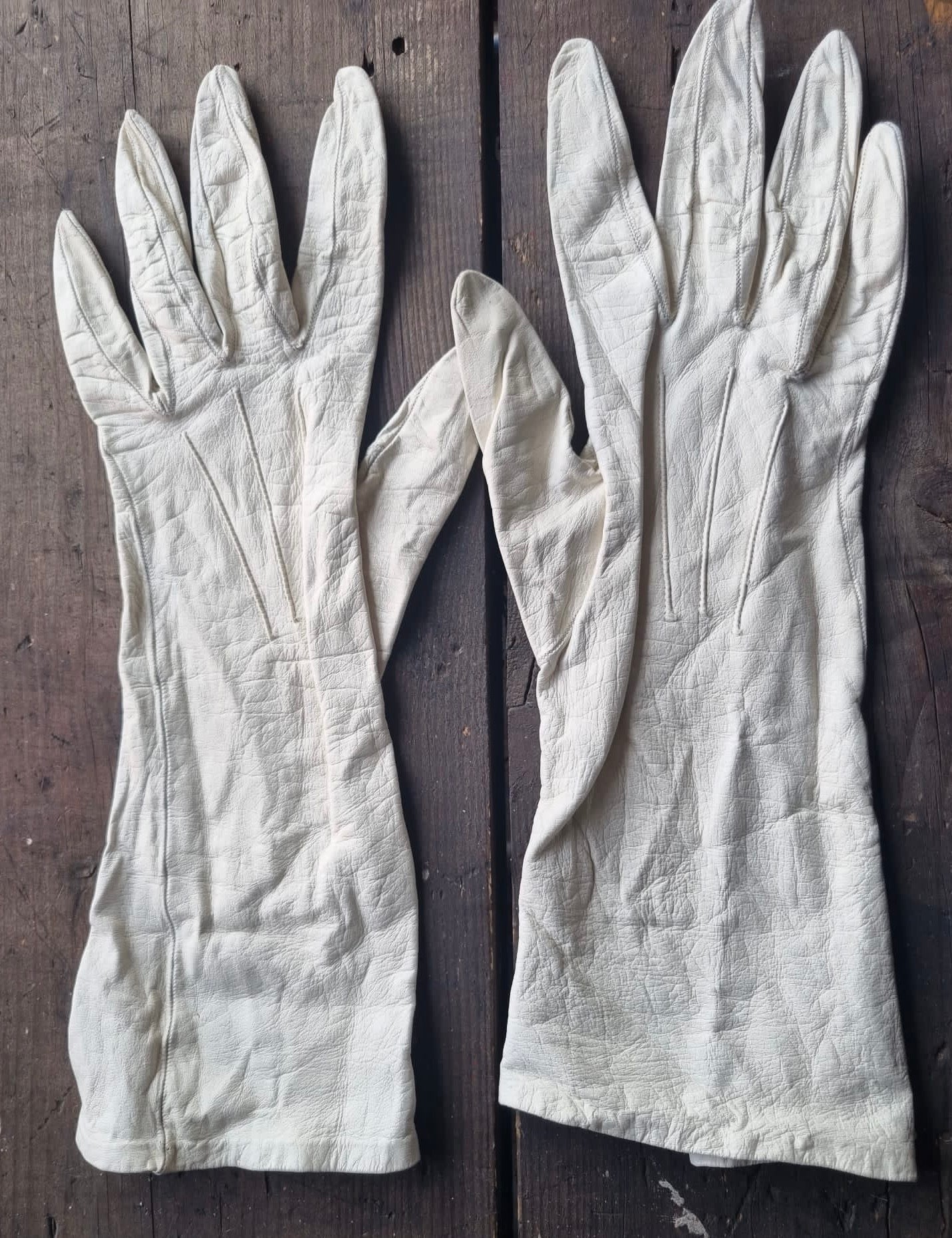 Vintage White Leather Long Gloves with Stitched Detailing Size 6
