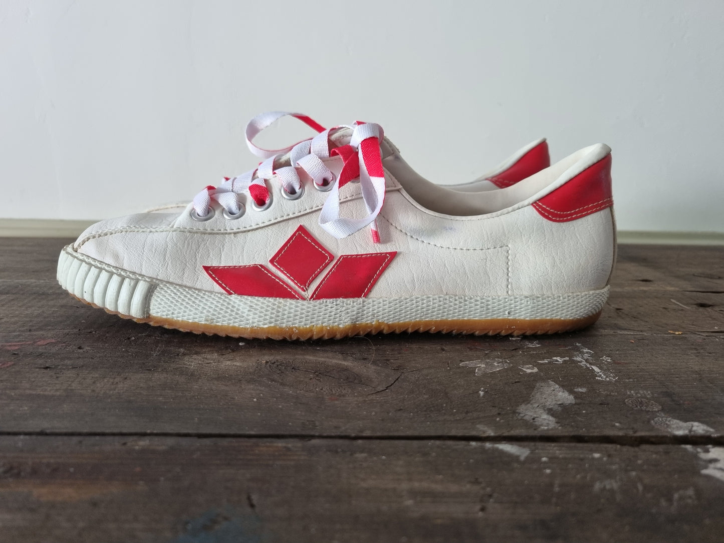 Vintage Winfield Red and White Trainers UK 8 US 10 EU 41