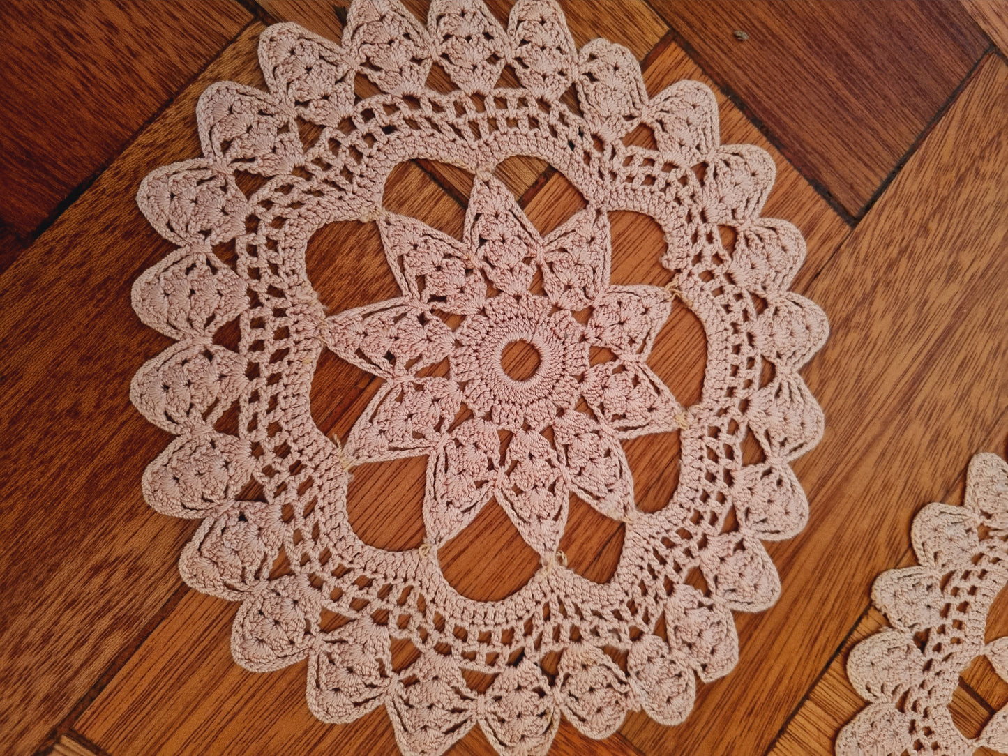 Doilies Vintage Pink Oval Small for Elegant Home Décor