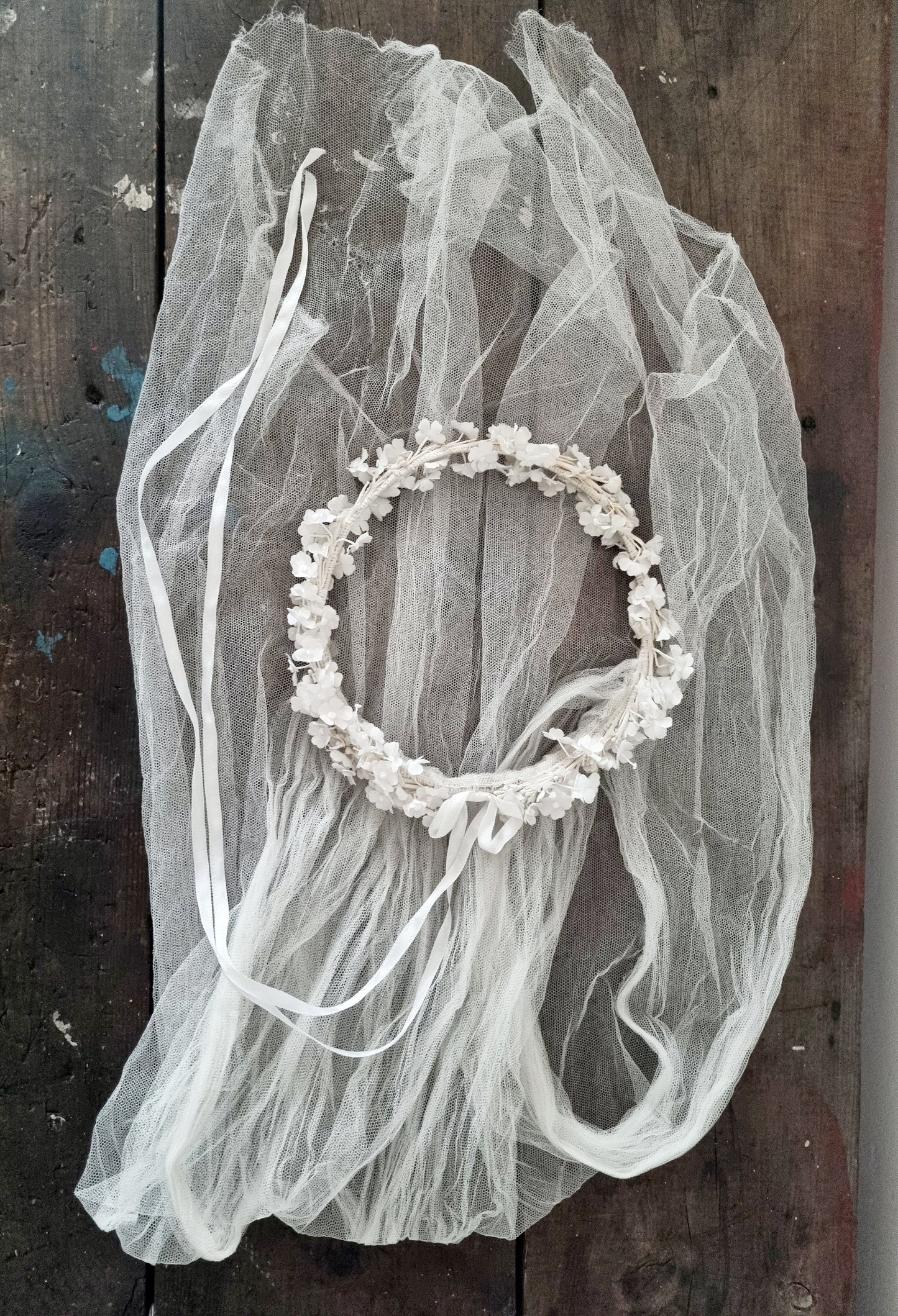 Vintage White Veil with Flower Crown and Bow for Elegant Brides